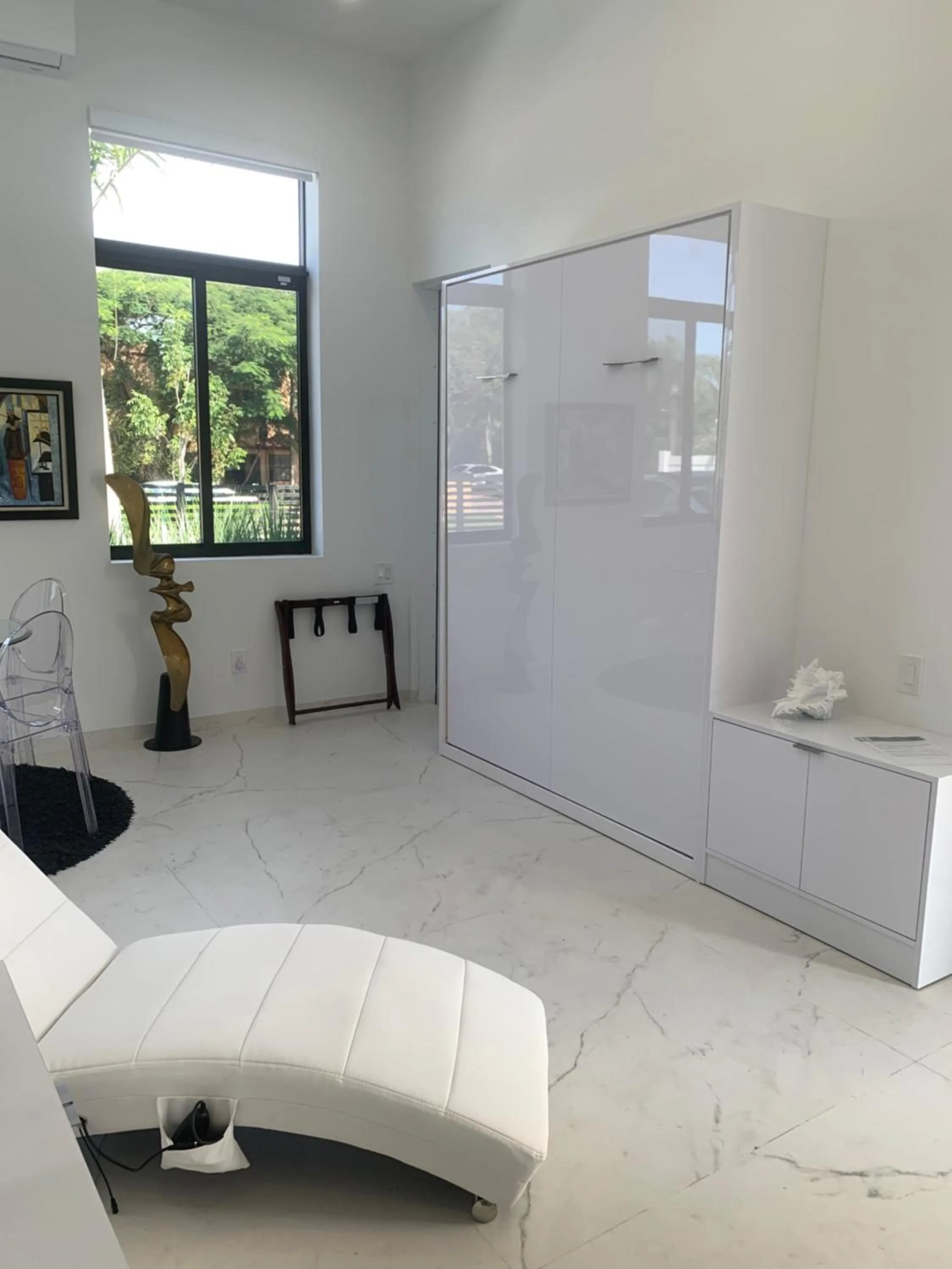 Men only clothing option guesthouse near Wilton Manors