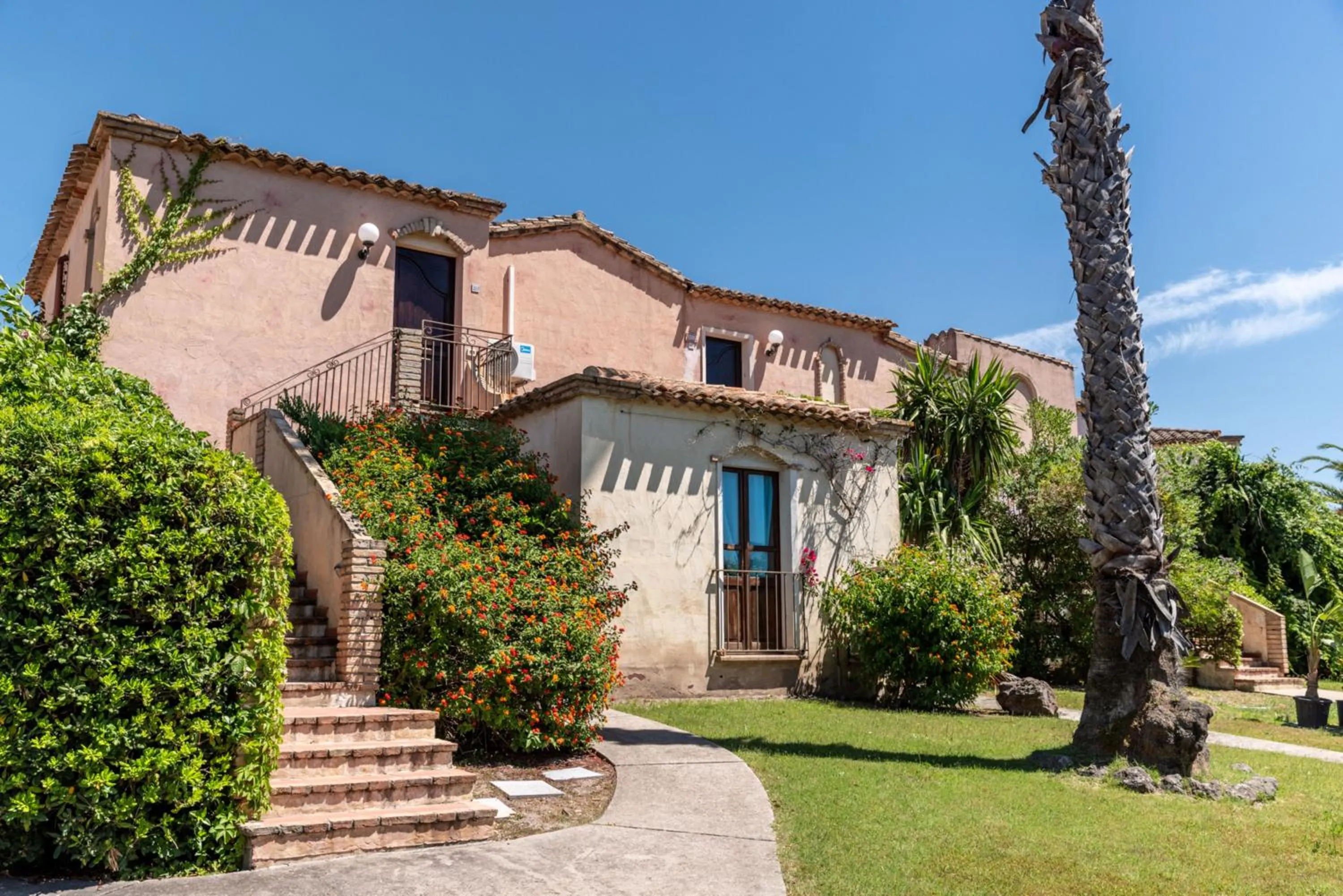 Property building in Baia delle Palme residence