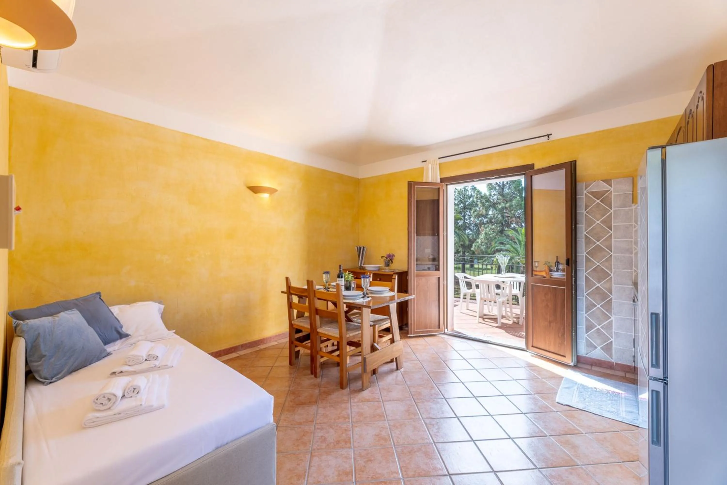 Living room, Bed in Baia delle Palme residence