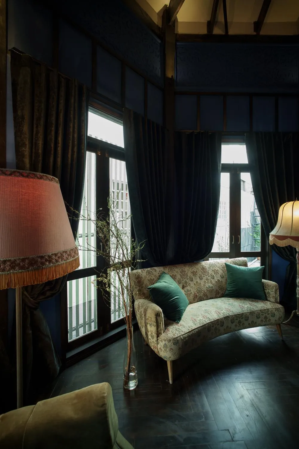 Seating area, Bed in Baan Tuk Din Hotel