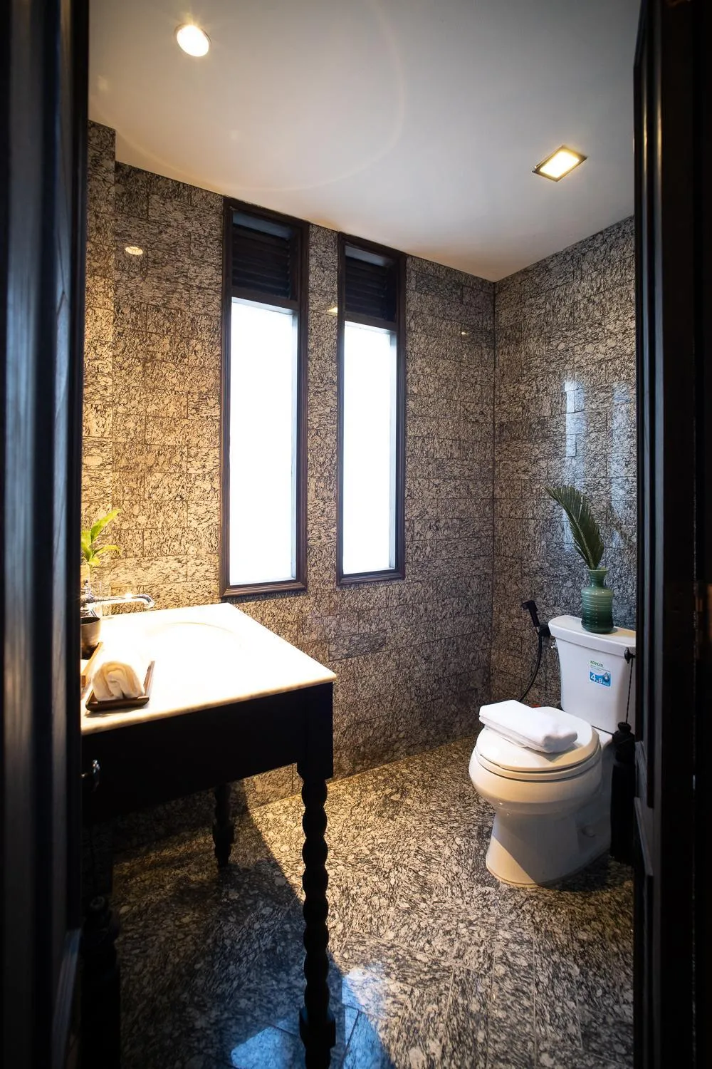 Bathroom in Baan Tuk Din Hotel