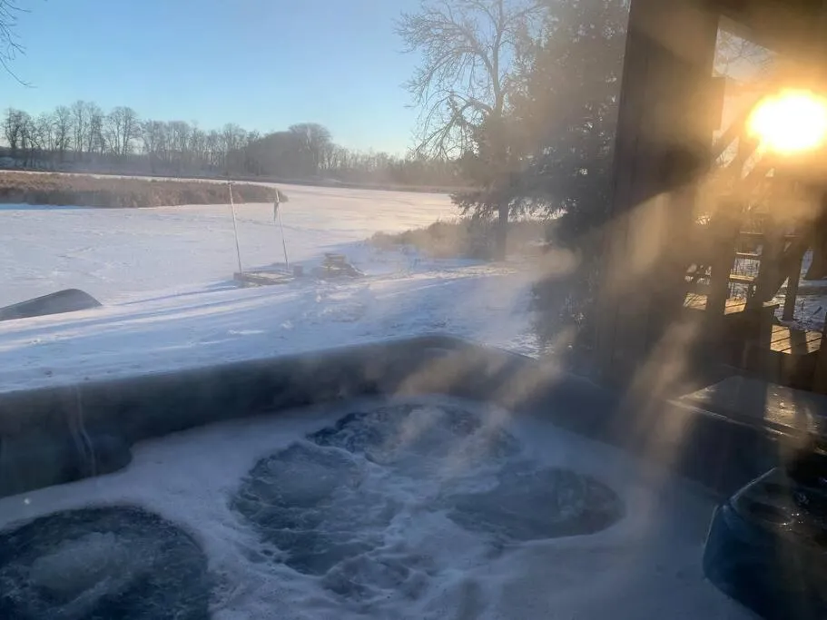 Hot Tub in The Ox + Bow