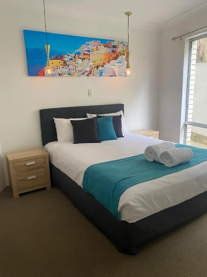 Bed in Beach Park Motel