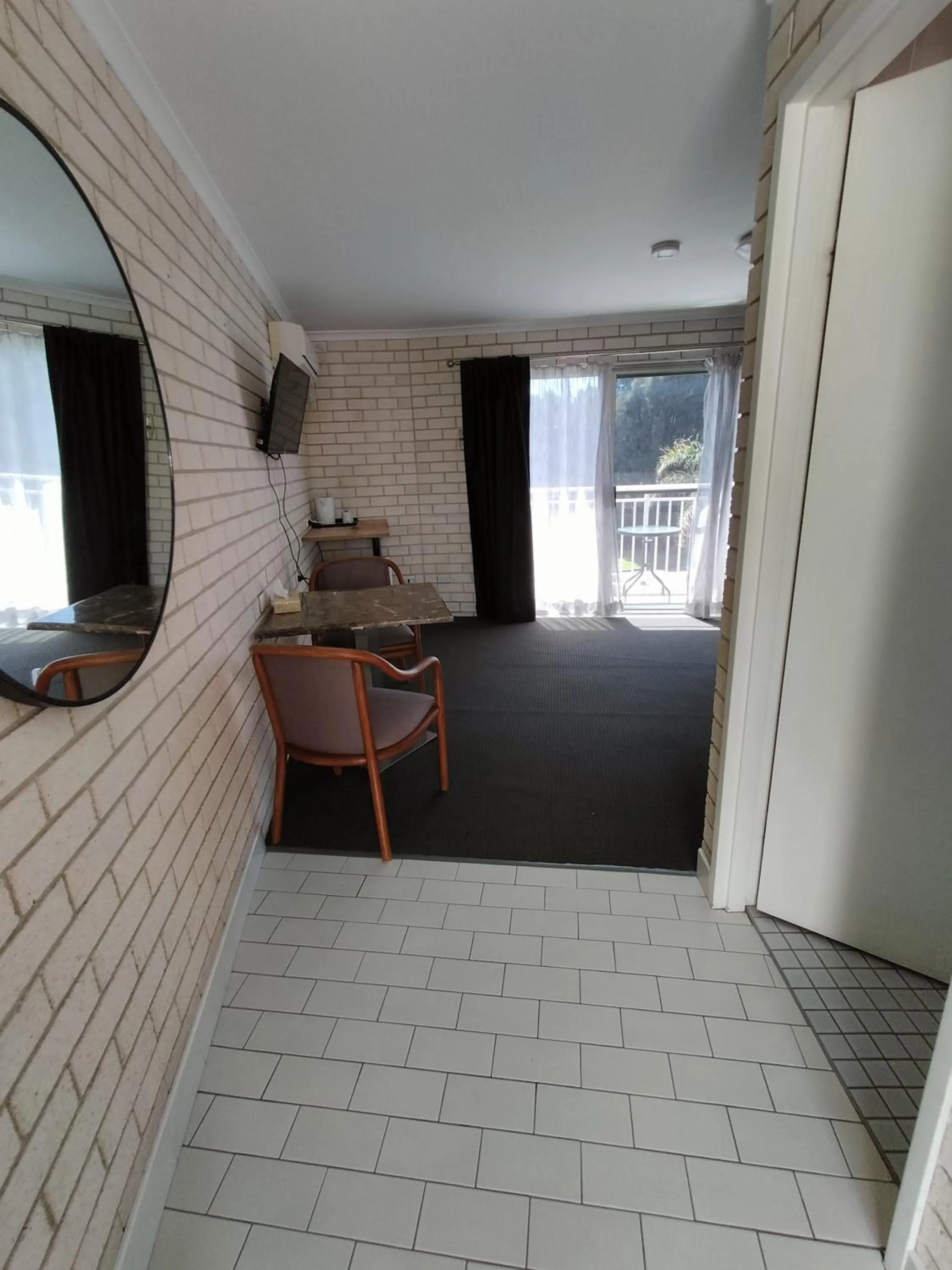 Seating area in Beach Park Motel