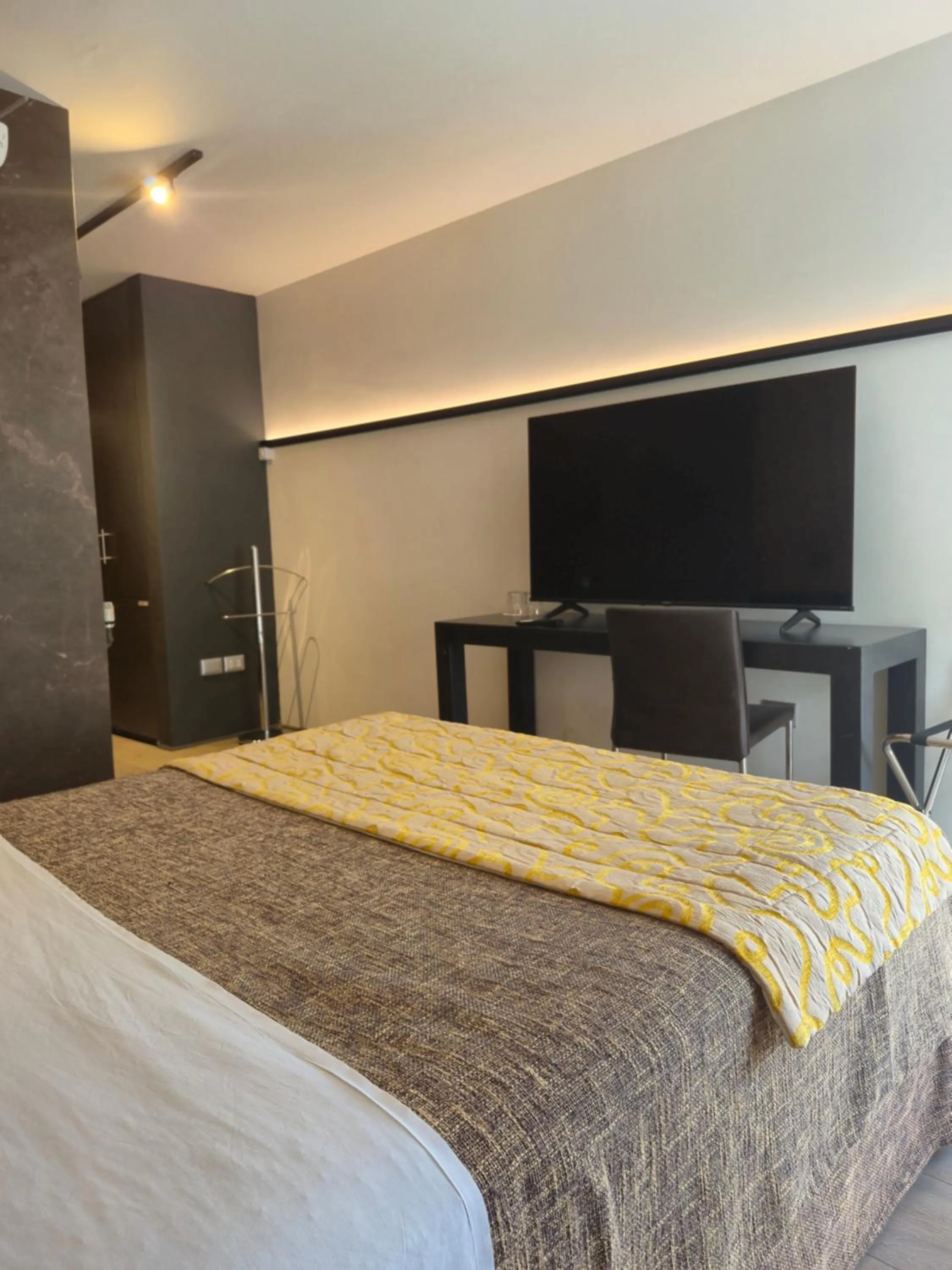 room service, Bed in Hotel Alborada