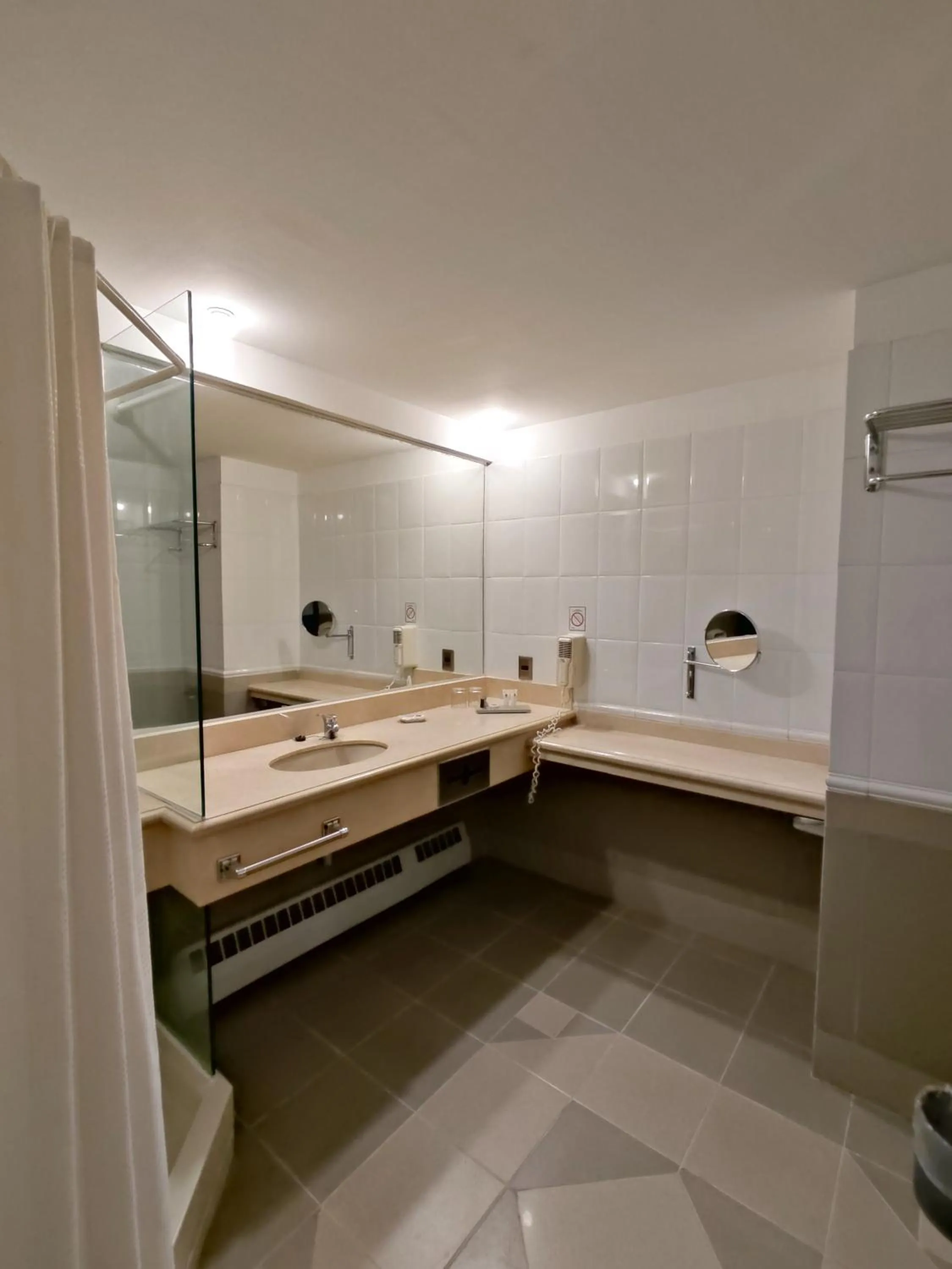 Bathroom in Hotel Alborada