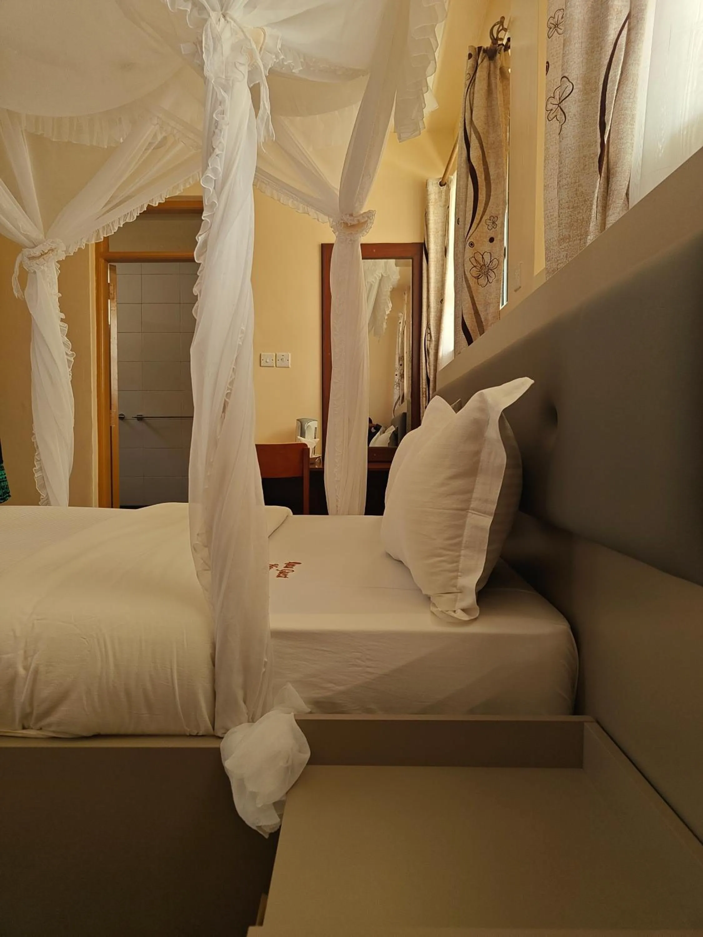 Roza Guest House