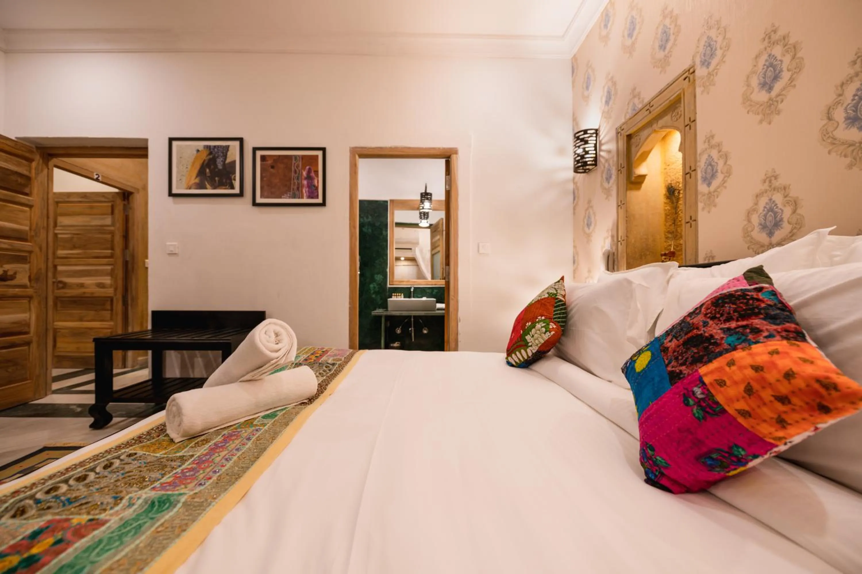 Guests, Bed in Hotel Meri Haveli
