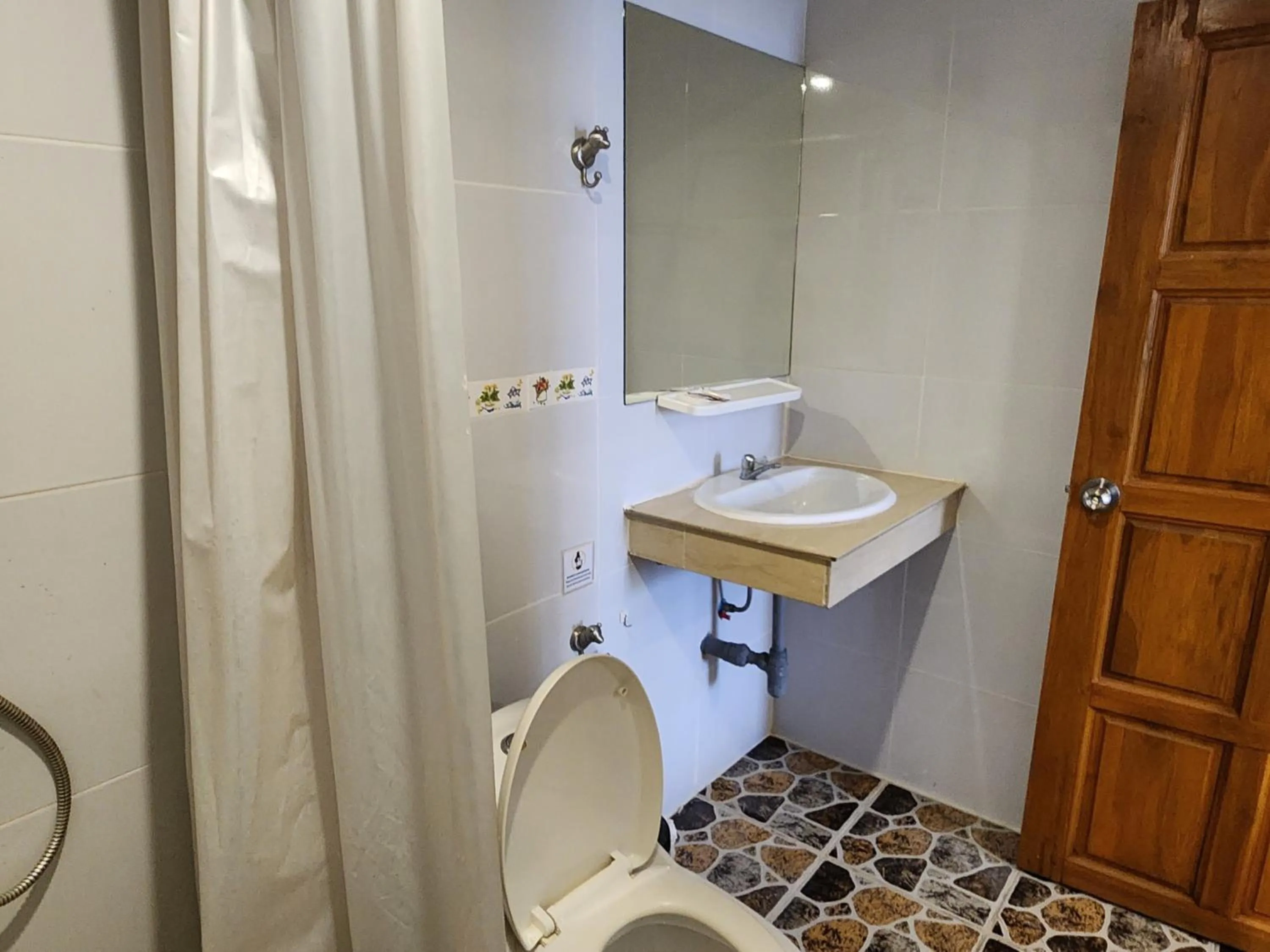 Shower in Patong Dynasty Royal Hotel