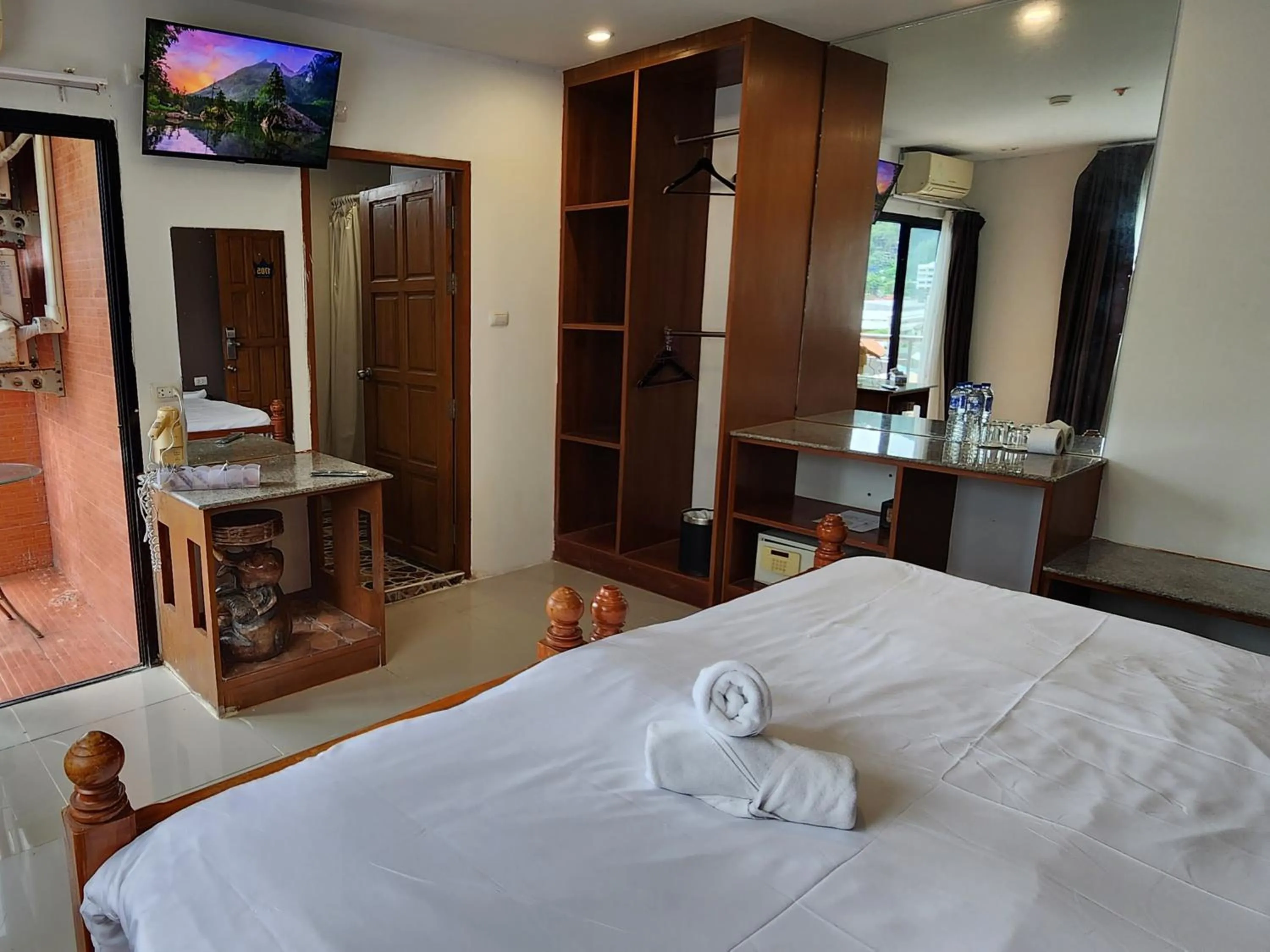 Bed in Patong Dynasty Royal Hotel