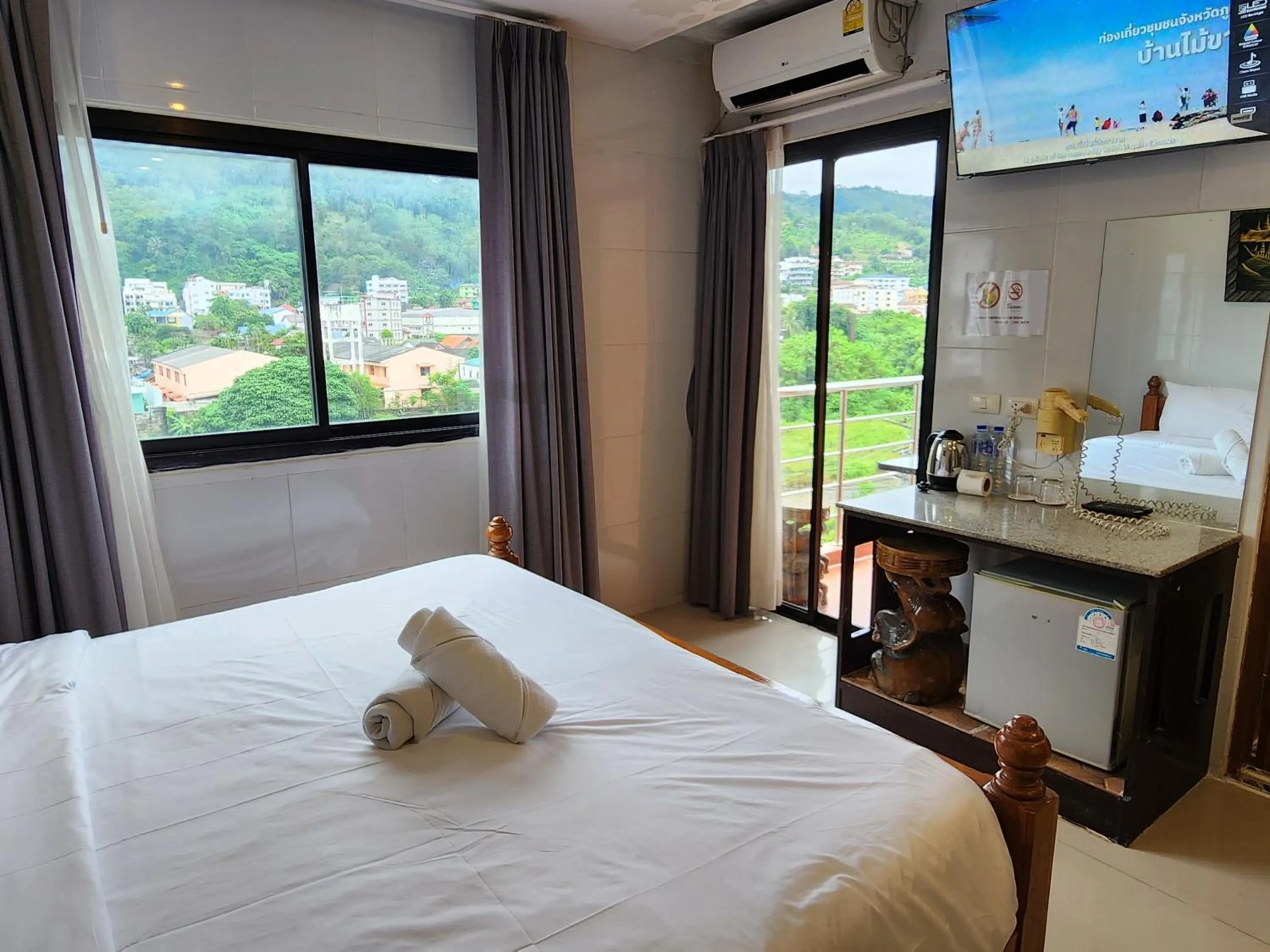 Bed in Patong Dynasty Royal Hotel