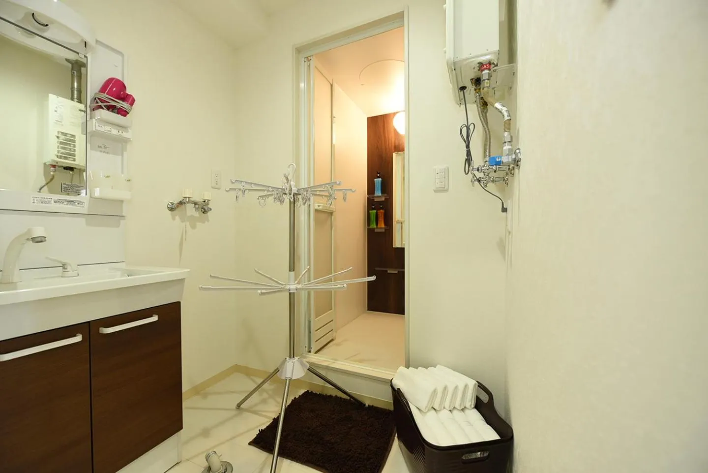 Shower in Hills Garden Hondori