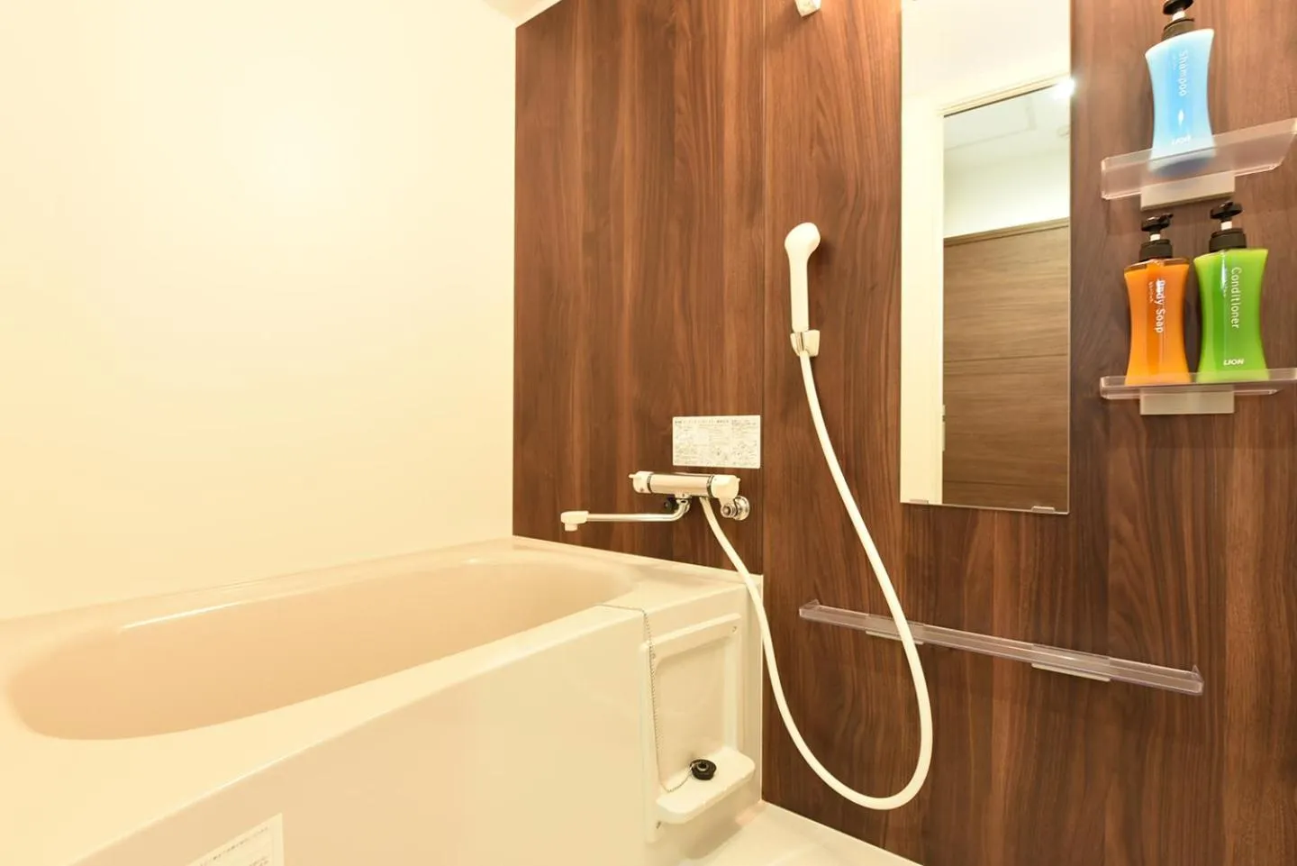 Shower in Hills Garden Hondori