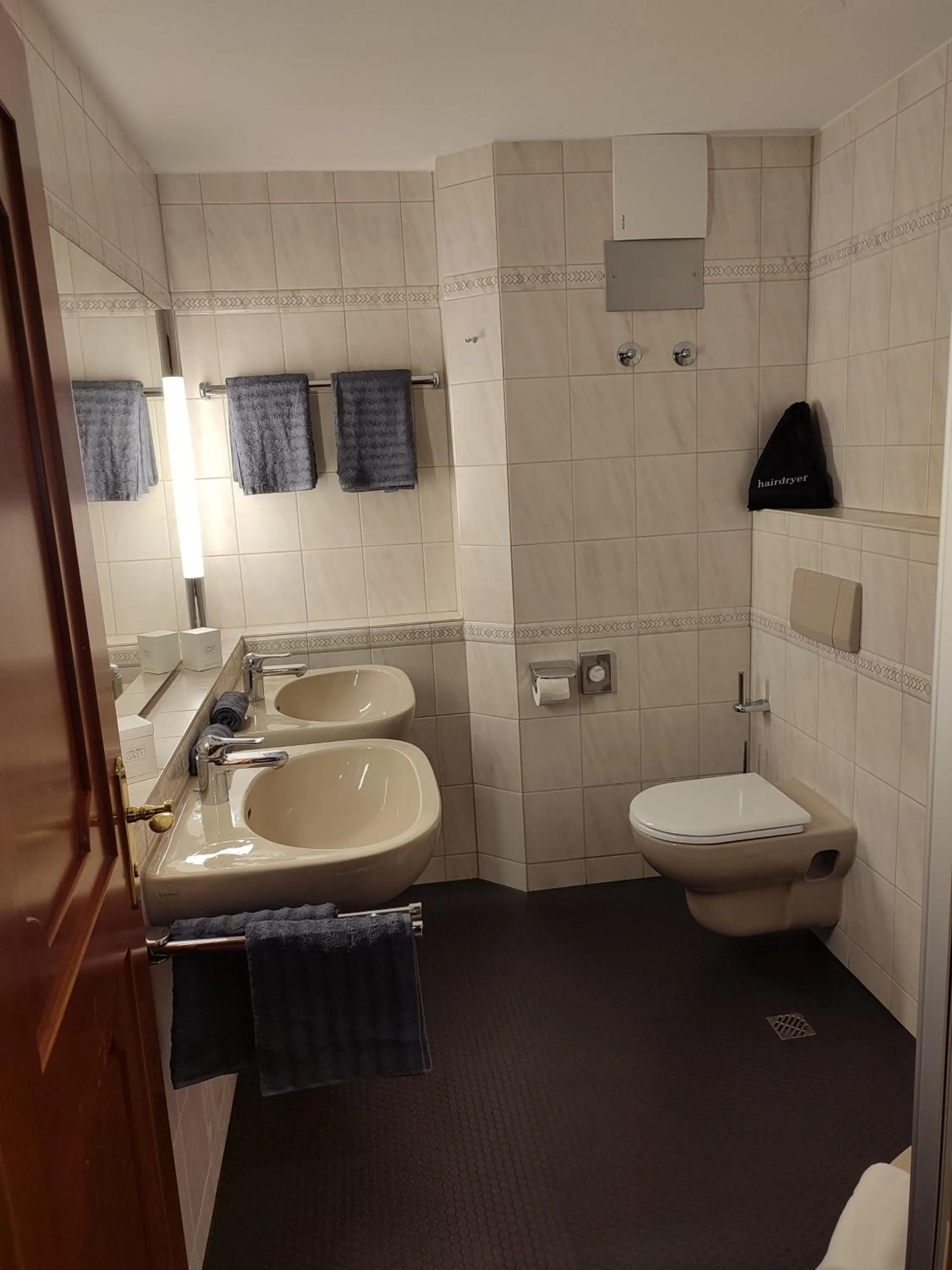 Bathroom in OSCARS Hotel 1415