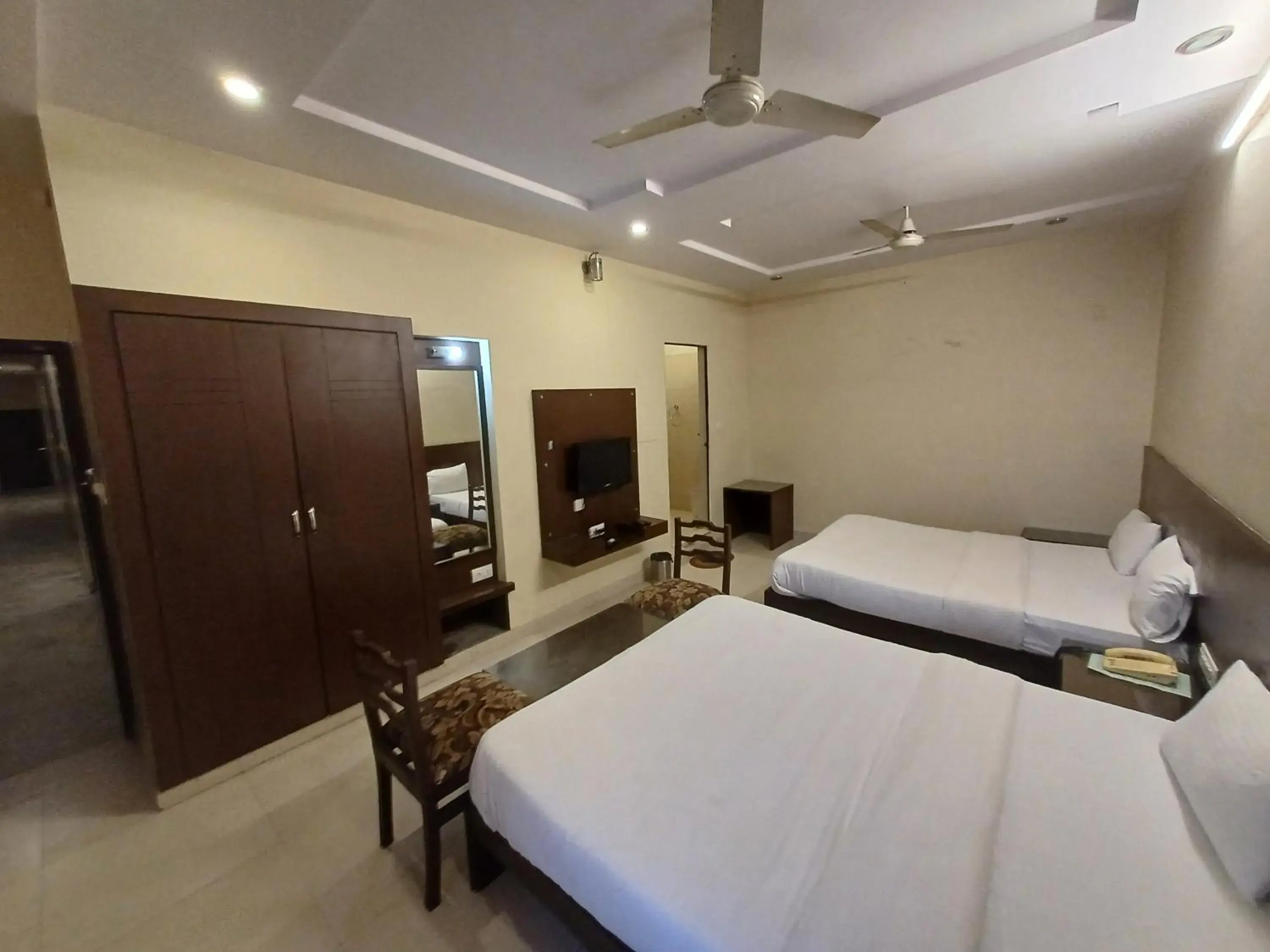 Photo of the whole room, Bed in Hotel Raghav Palace 1 km Jaipur Junction & Bus Stand Sindhi Camp Photo of the whole room, Bed in Hotel Raghav Palace 1 km Jaipur Junction & Bus Stand Sindhi Camp