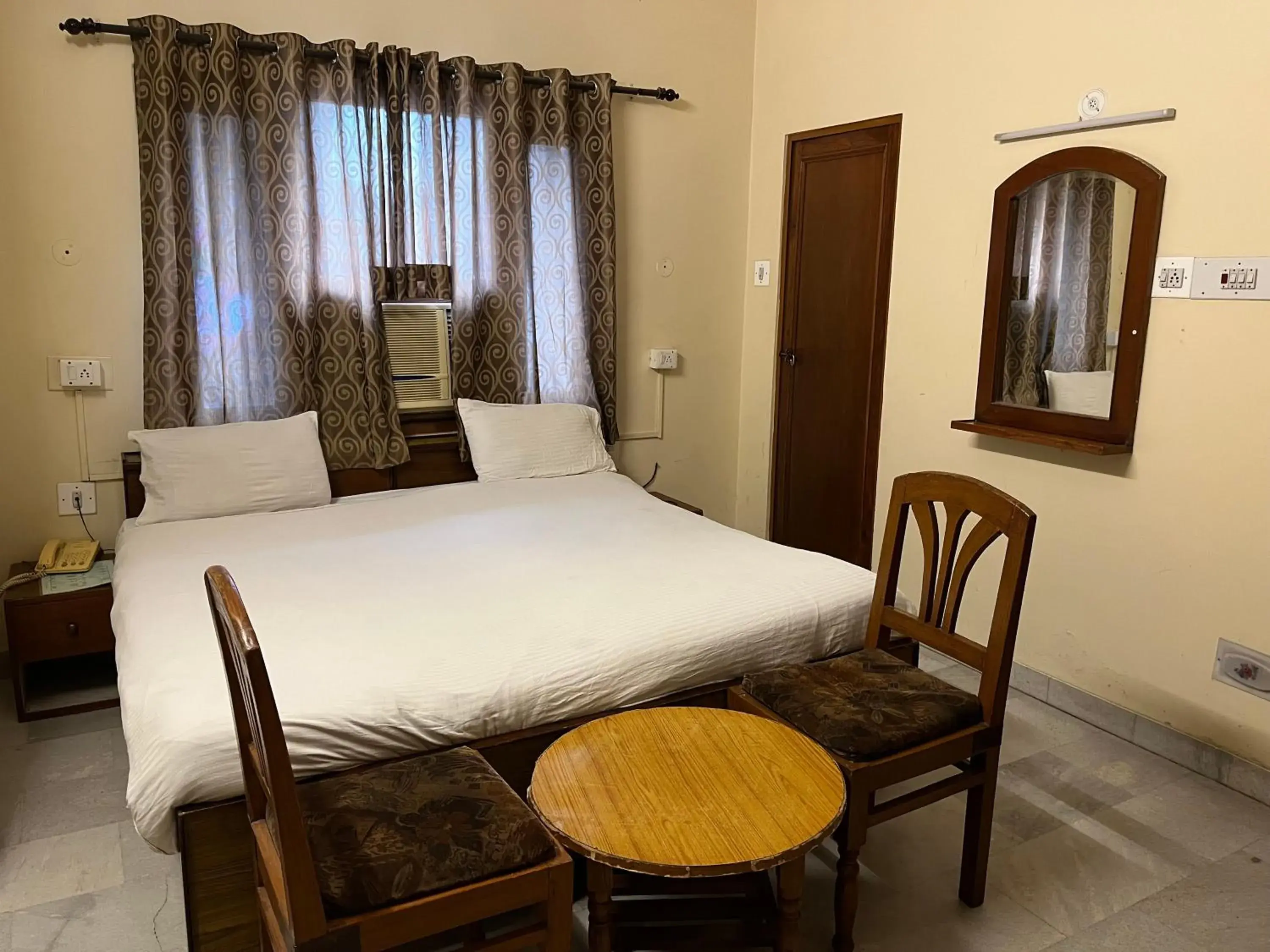 Bed in Hotel Raghav Palace 1 km Jaipur Junction & Bus Stand Sindhi Camp Bed in Hotel Raghav Palace 1 km Jaipur Junction & Bus Stand Sindhi Camp