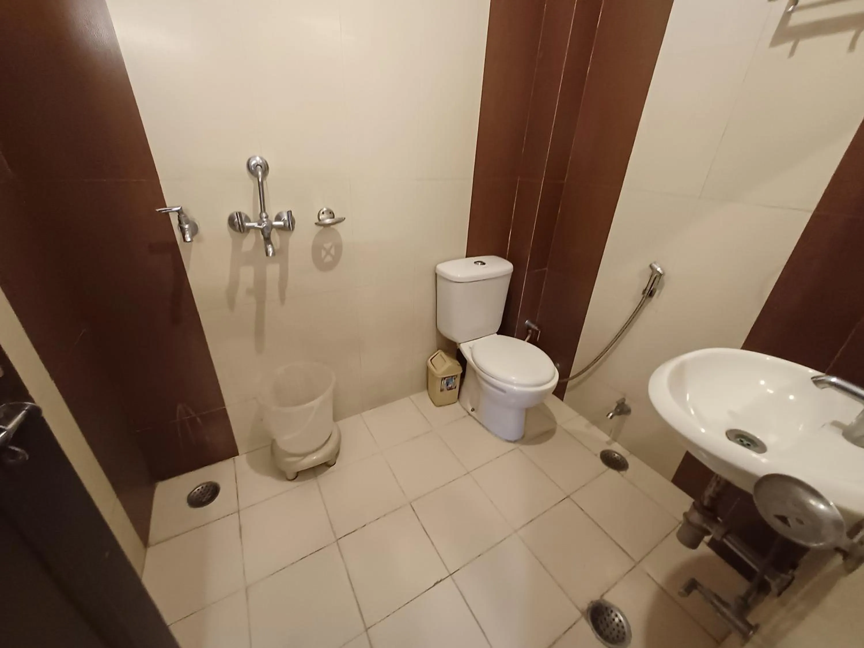 Bathroom in Hotel Raghav Palace 1 km Jaipur Junction & Bus Stand Sindhi Camp
