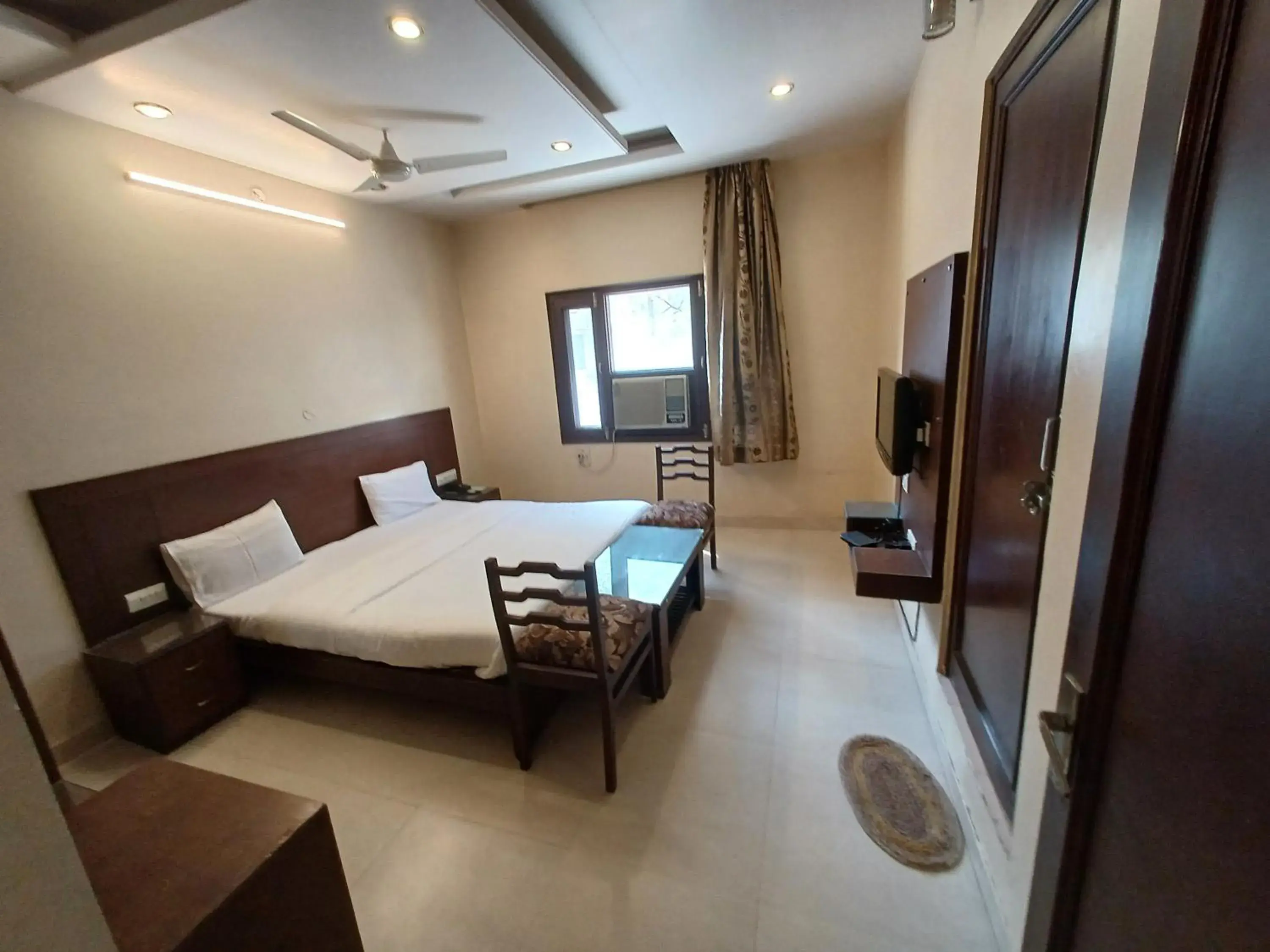 Photo of the whole room, Bed in Hotel Raghav Palace 1 km Jaipur Junction & Bus Stand Sindhi Camp Photo of the whole room, Bed in Hotel Raghav Palace 1 km Jaipur Junction & Bus Stand Sindhi Camp