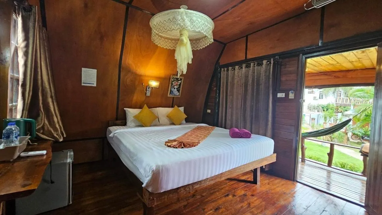 Bed in Eden Lanta Bungalow