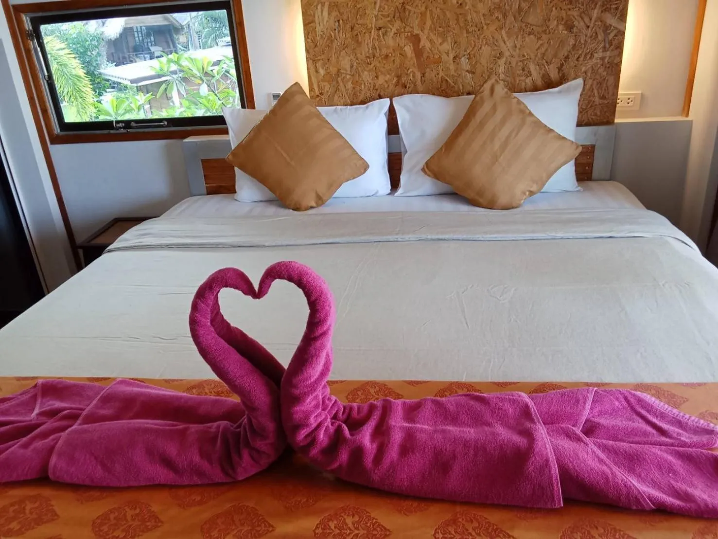 Bed in Eden Lanta Bungalow