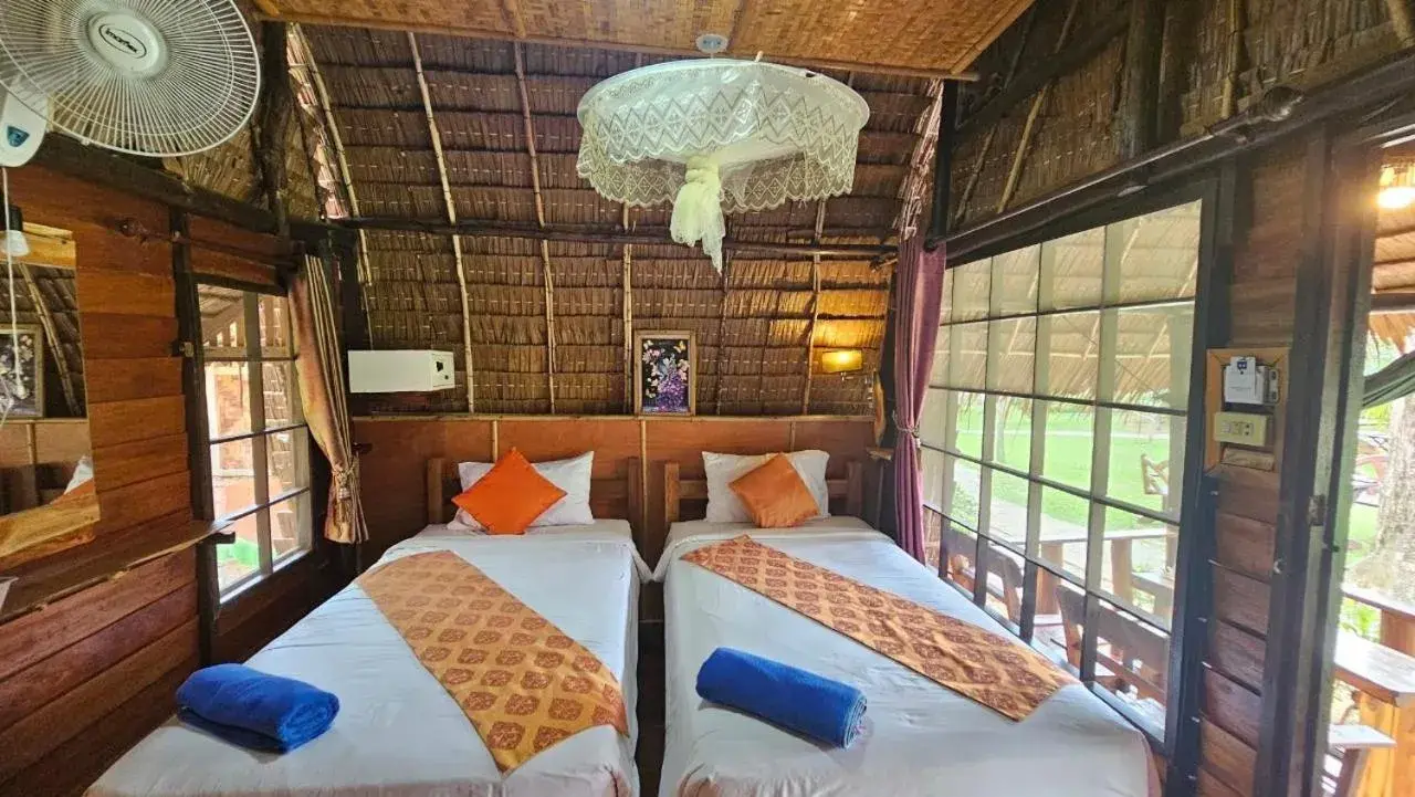 Twin Room with Fan in Eden Lanta Bungalow Twin Room with Fan in Eden Lanta Bungalow