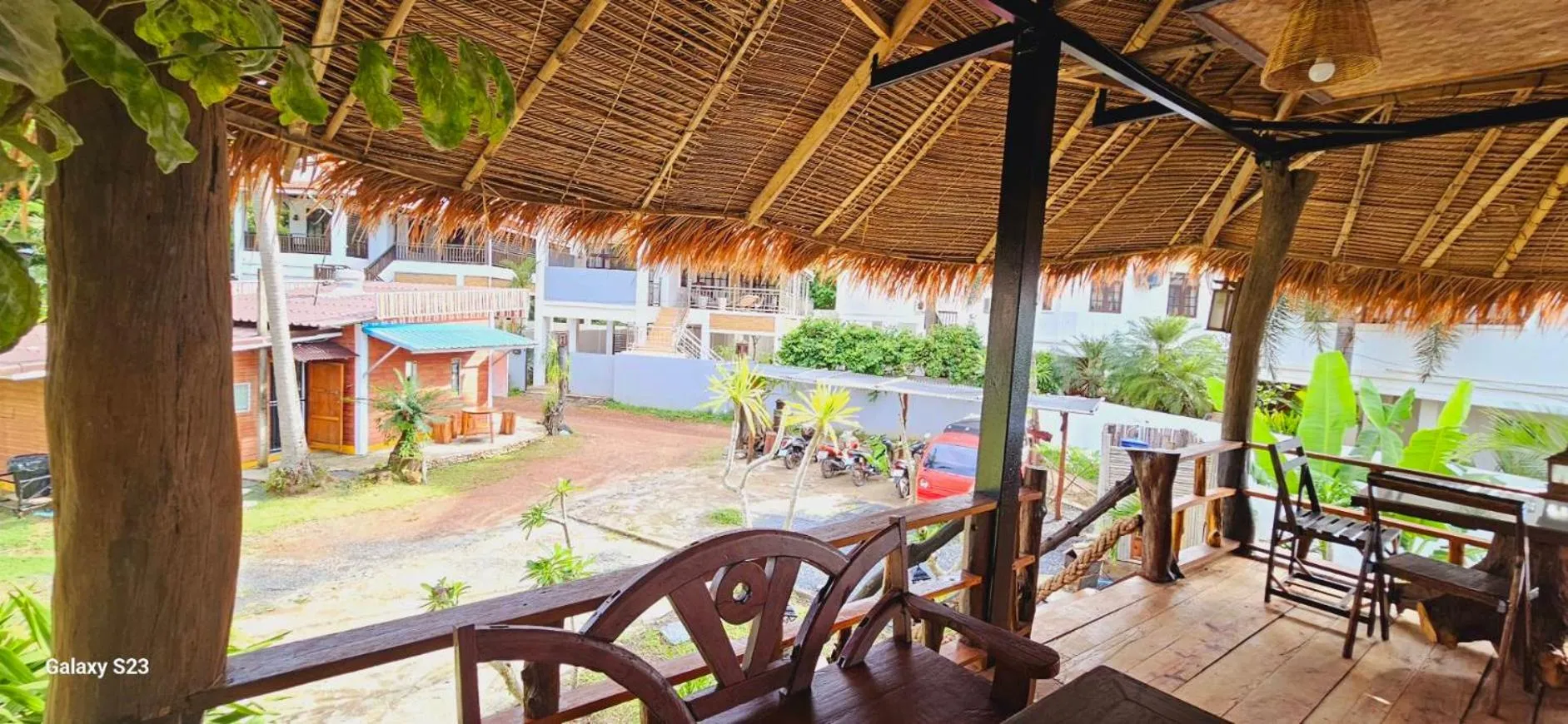 Restaurant/places to eat in Eden Lanta Bungalow