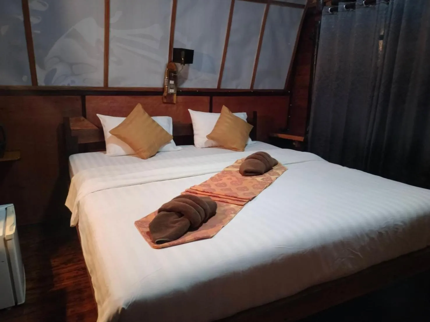 Bed in Eden Lanta Bungalow