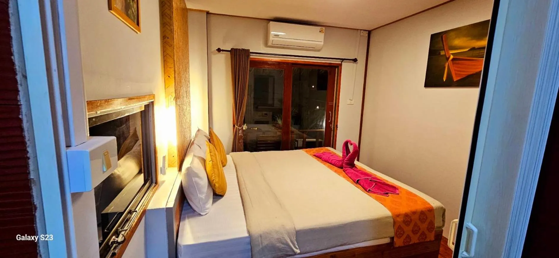 Bed in Eden Lanta Bungalow