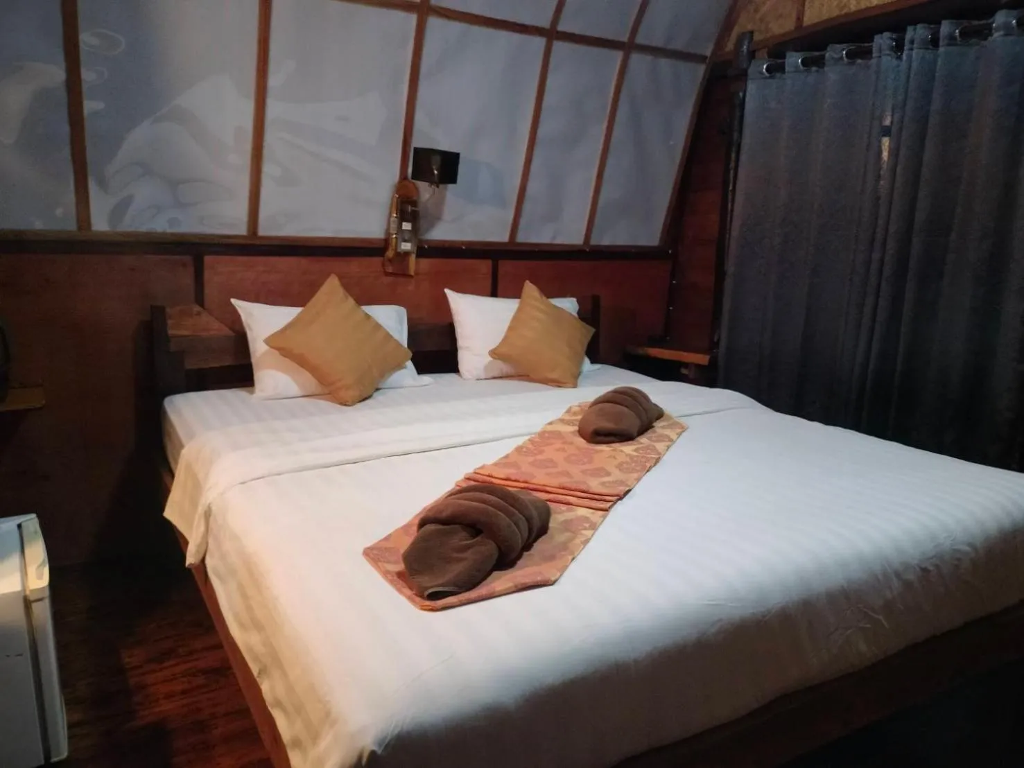 Bed in Eden Lanta Bungalow