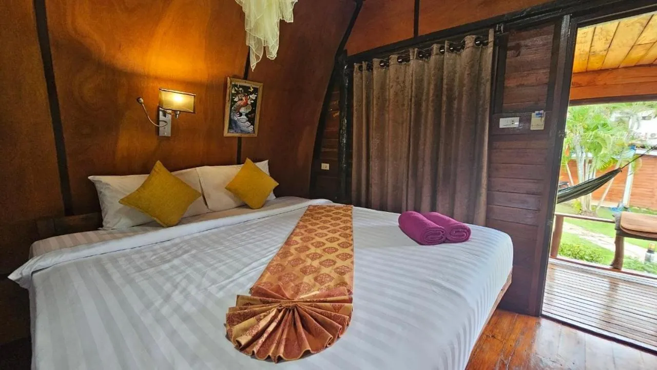 Bed in Eden Lanta Bungalow