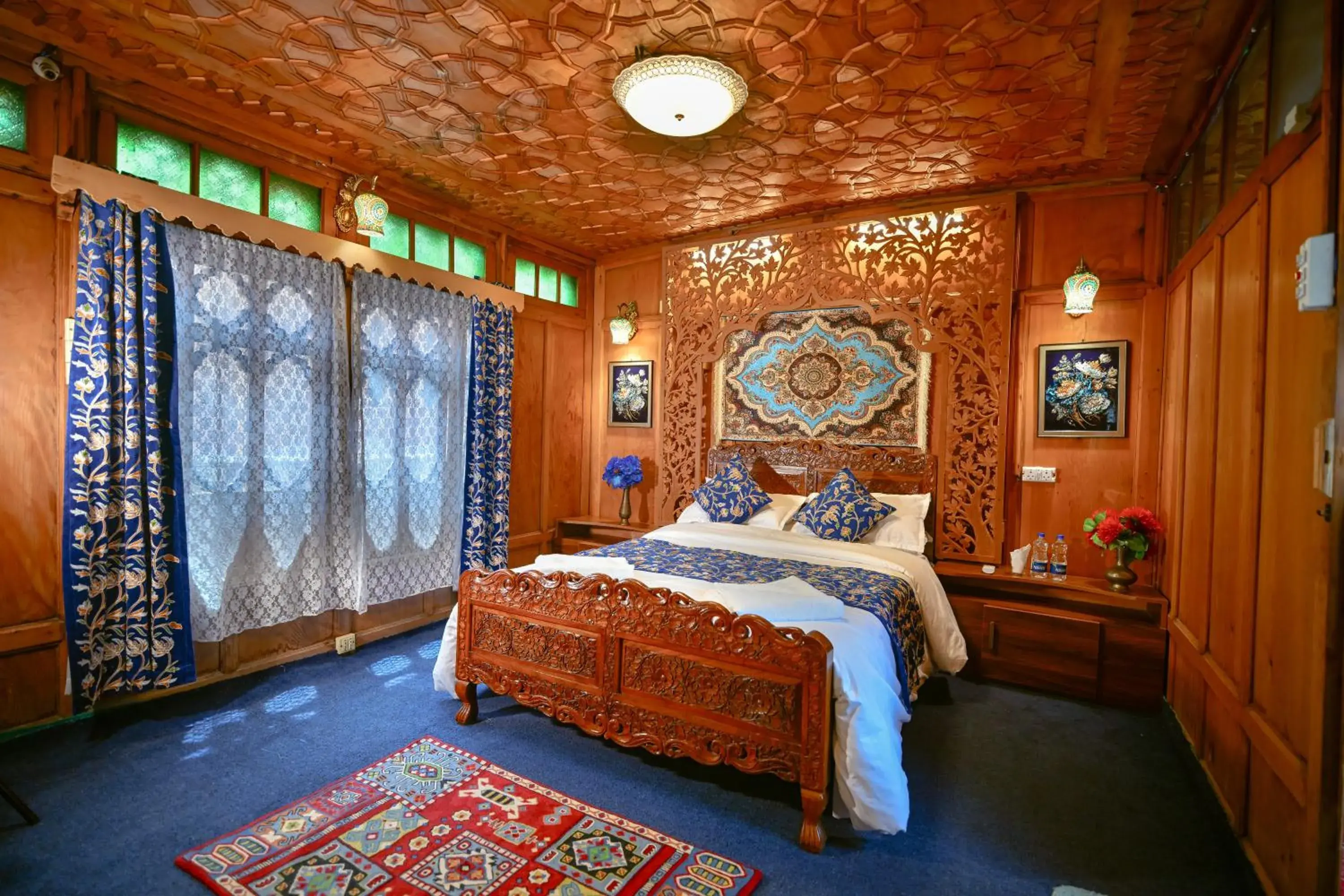 Lily Of The World Houseboat Lily Of The World Houseboat