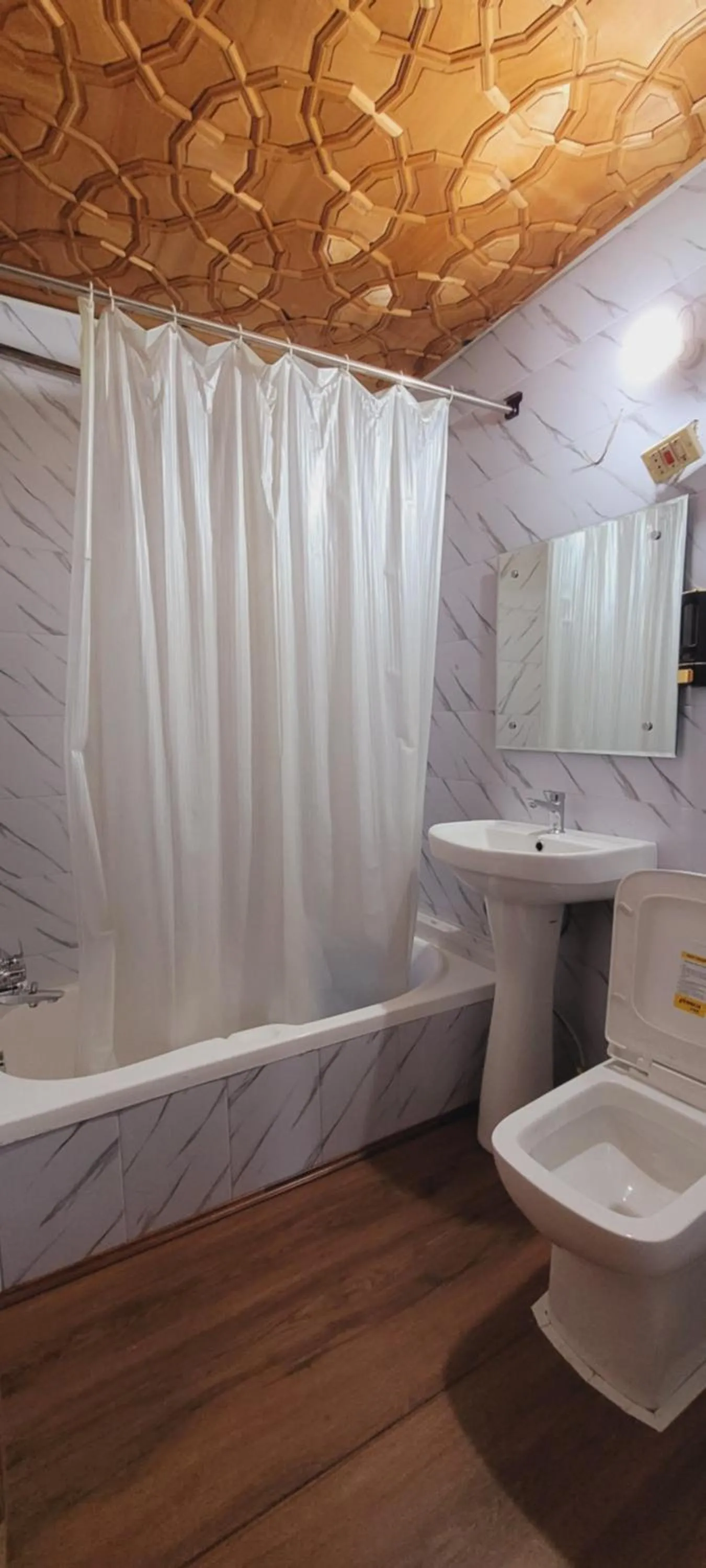 Bathroom in Lily Of The World Houseboat