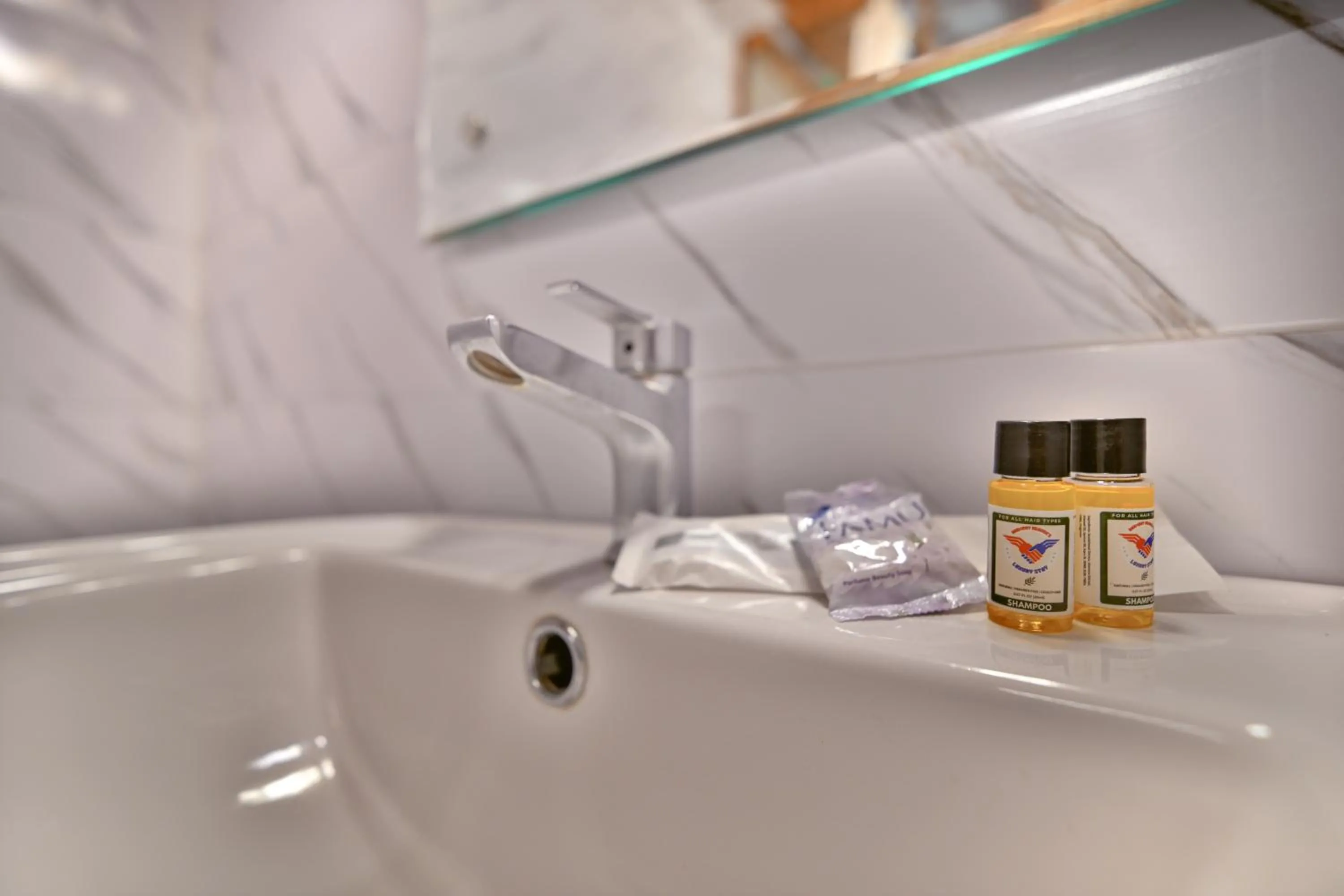 Bathroom in Lily Of The World Houseboat