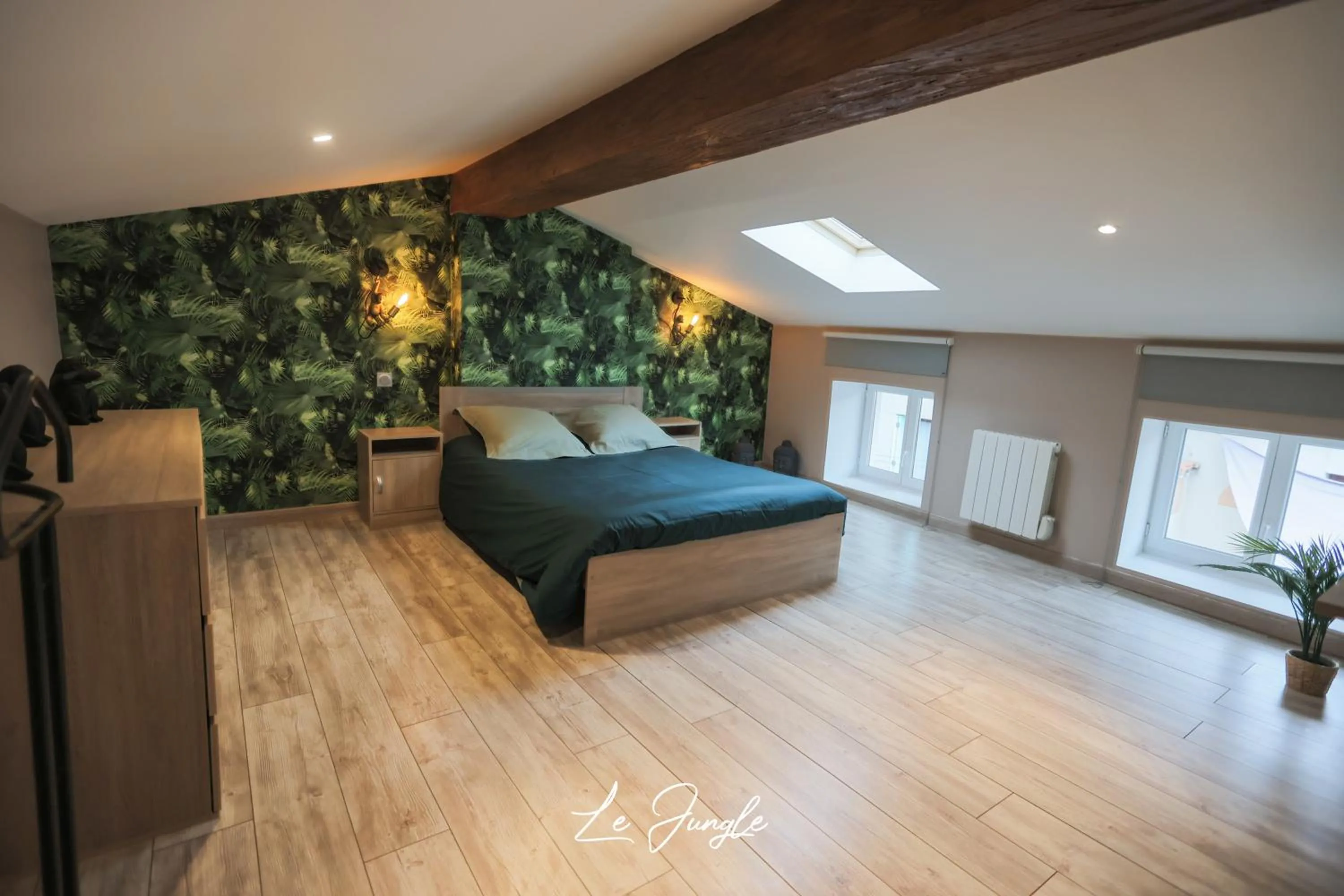 Bed in LE JUNGLE 5 étoiles / Netflix et services