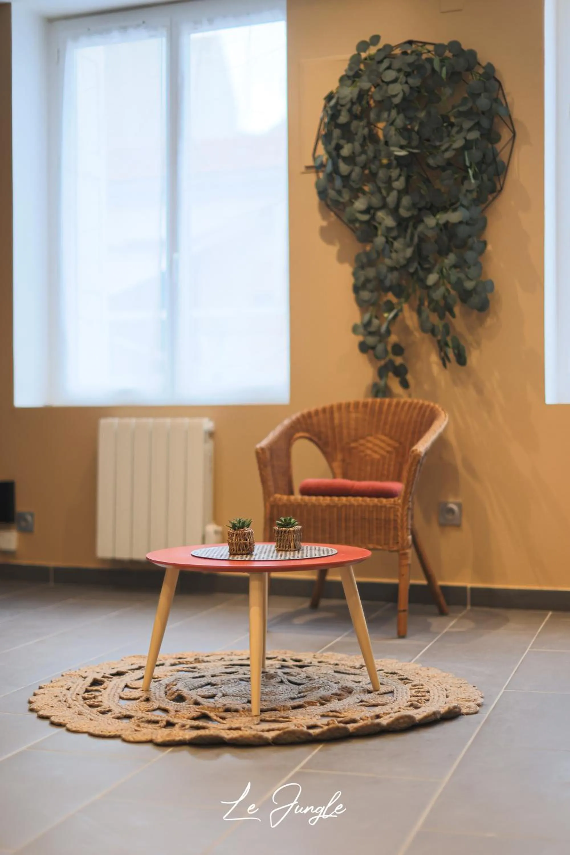 Living room in LE JUNGLE 5 étoiles / Netflix et services