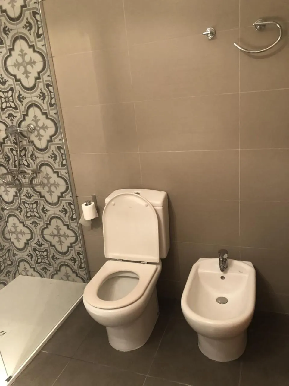 Toilet in Standing Apartment Barcelona Forum