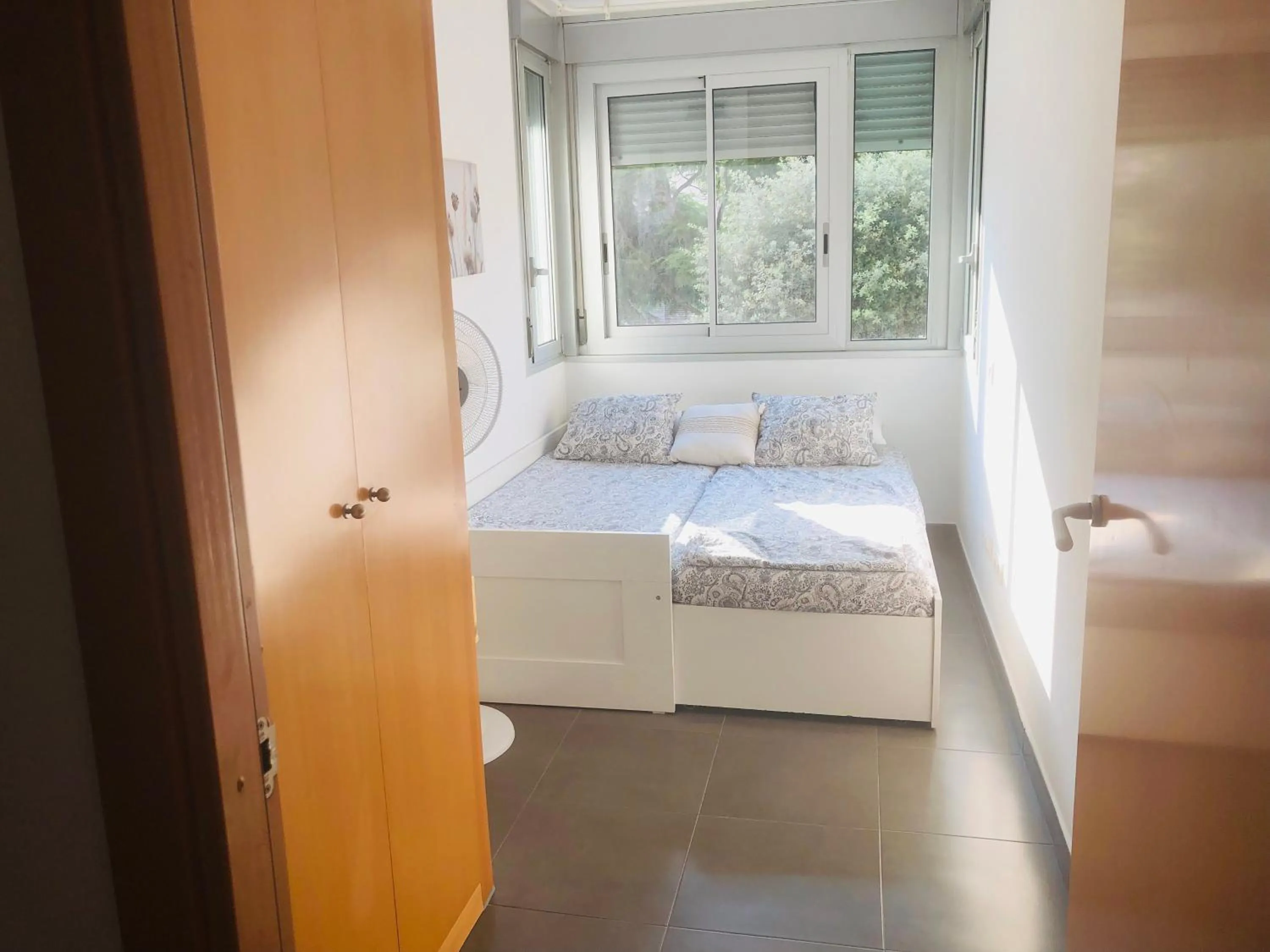 Bedroom, Bed in Standing Apartment Barcelona Forum