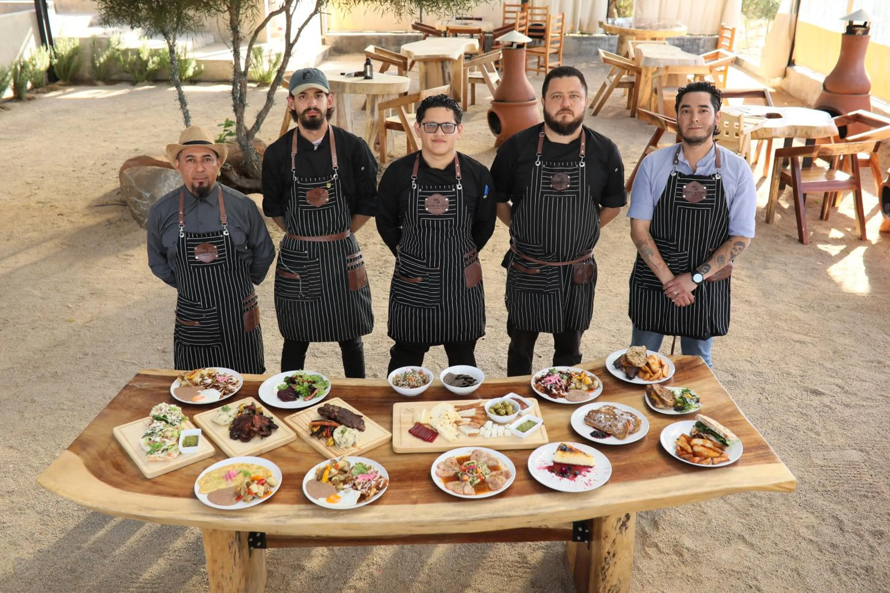 Restaurant/places to eat in Sarab Hotel