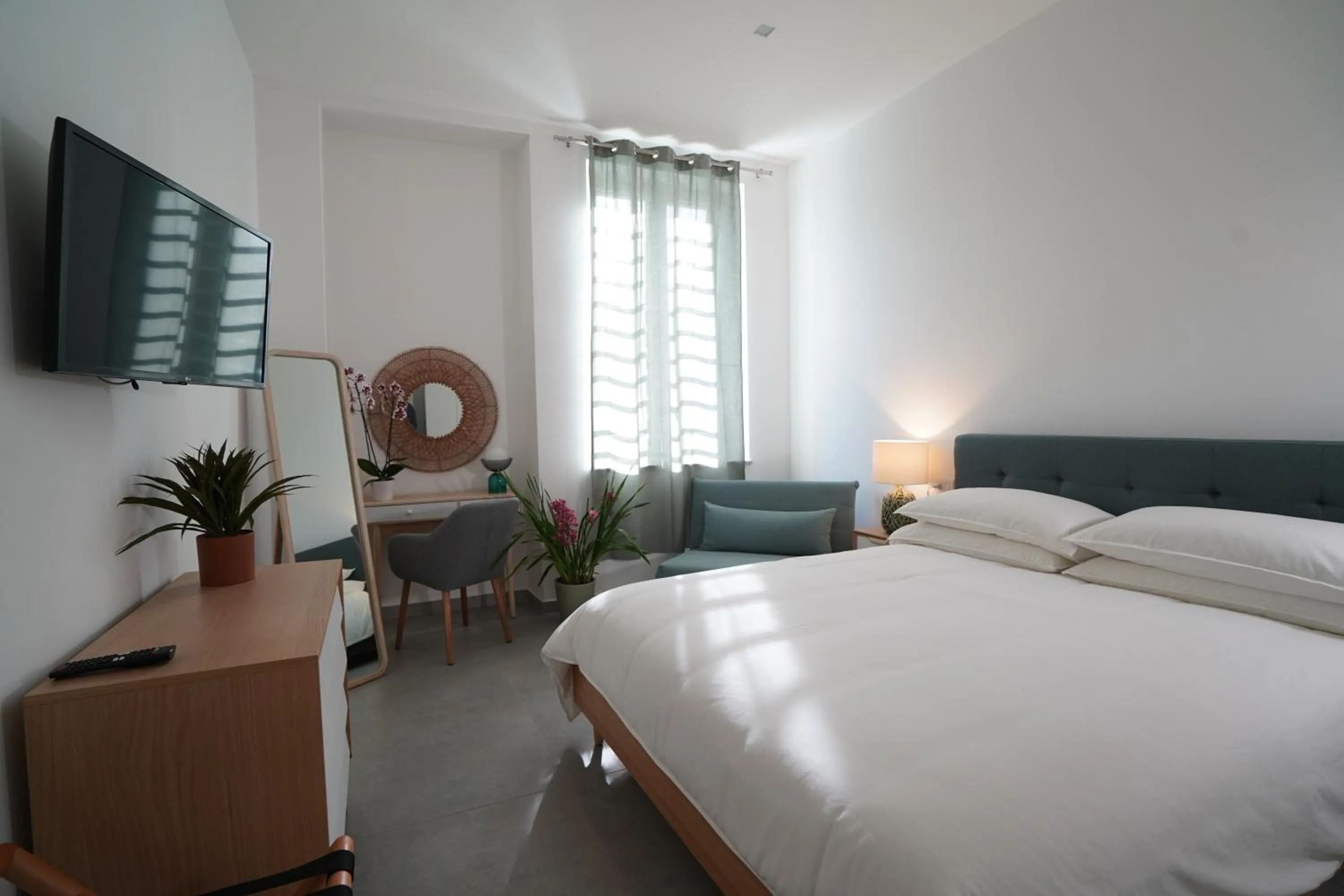 Cosmo 38 Luxury Apartments - Free Parking