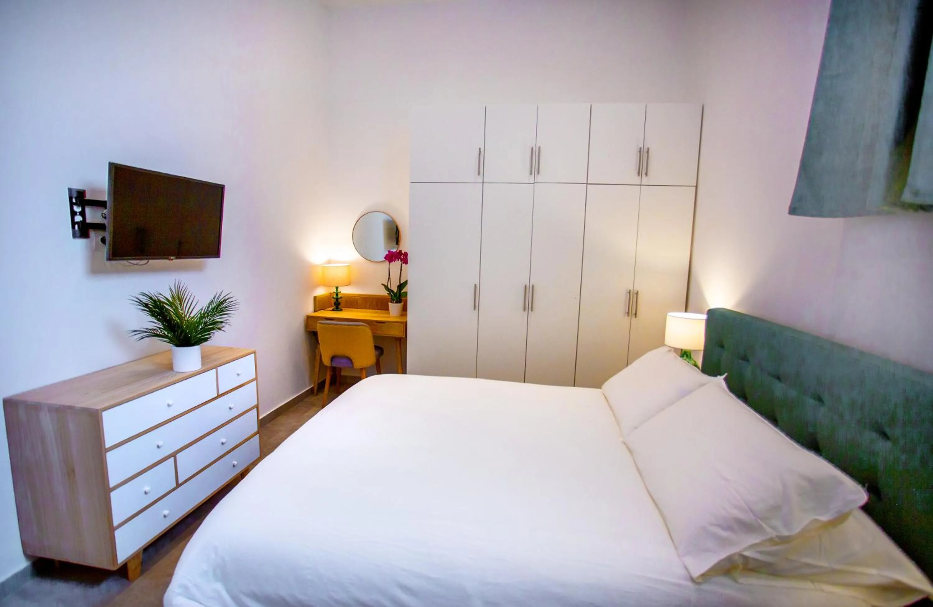 Cosmo 38 Luxury Apartments - Free Parking