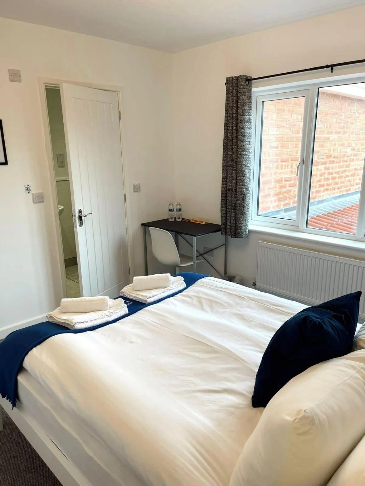 Bed in Cambridge Studios and Suites by Tas Accommodations