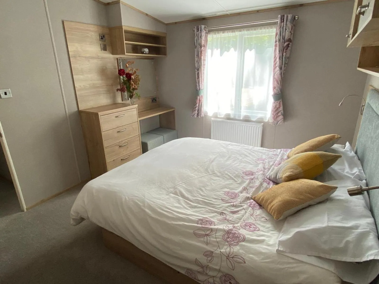 Bed in Coghurst Hall Holiday Home Sleeps 6, 2 bedrooms
