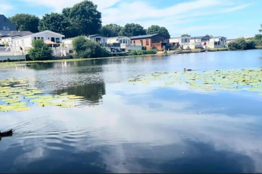 Coghurst Hall Holiday Home Sleeps 6, 2 bedrooms