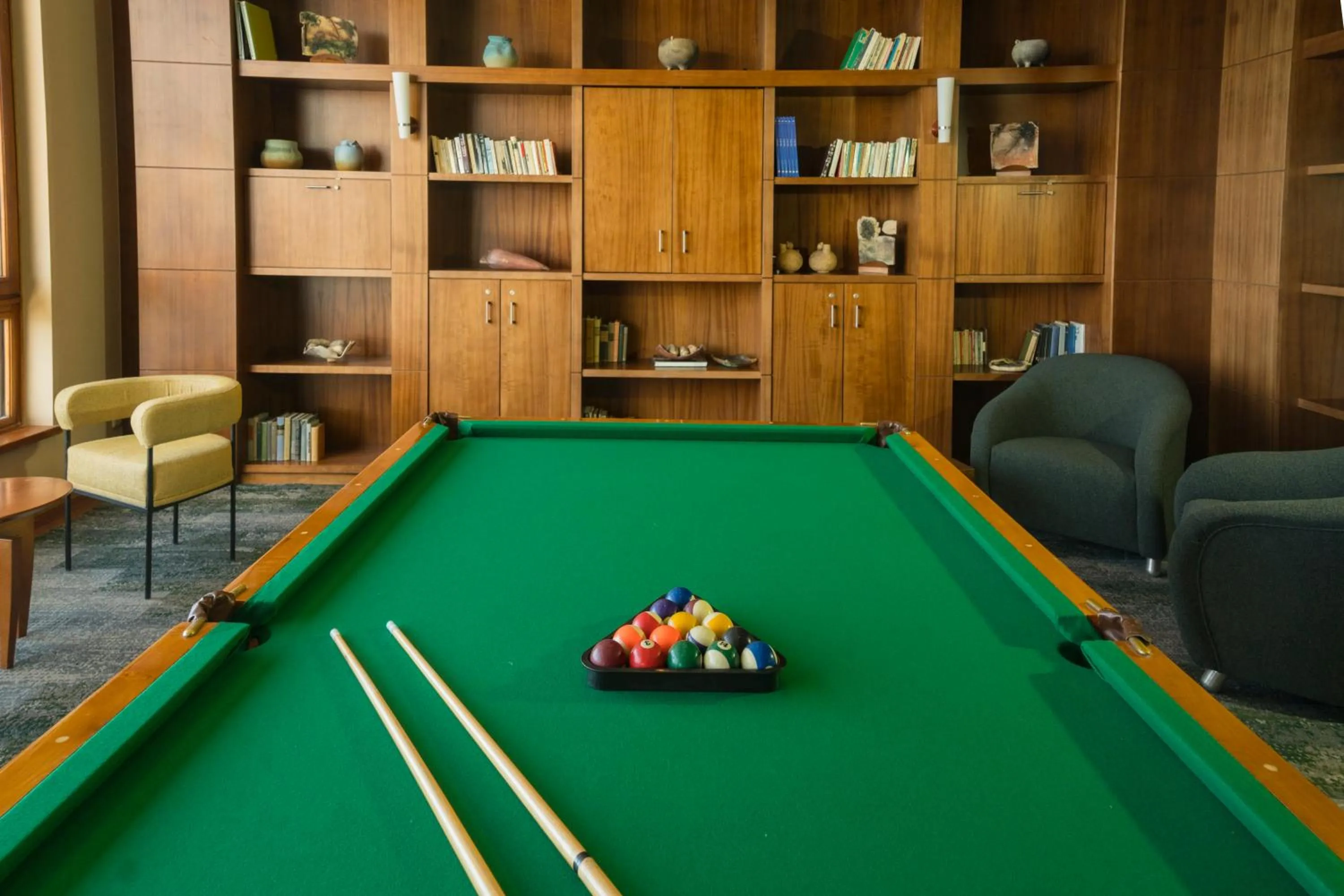 Billiard in Park Lake Luxury Hotel