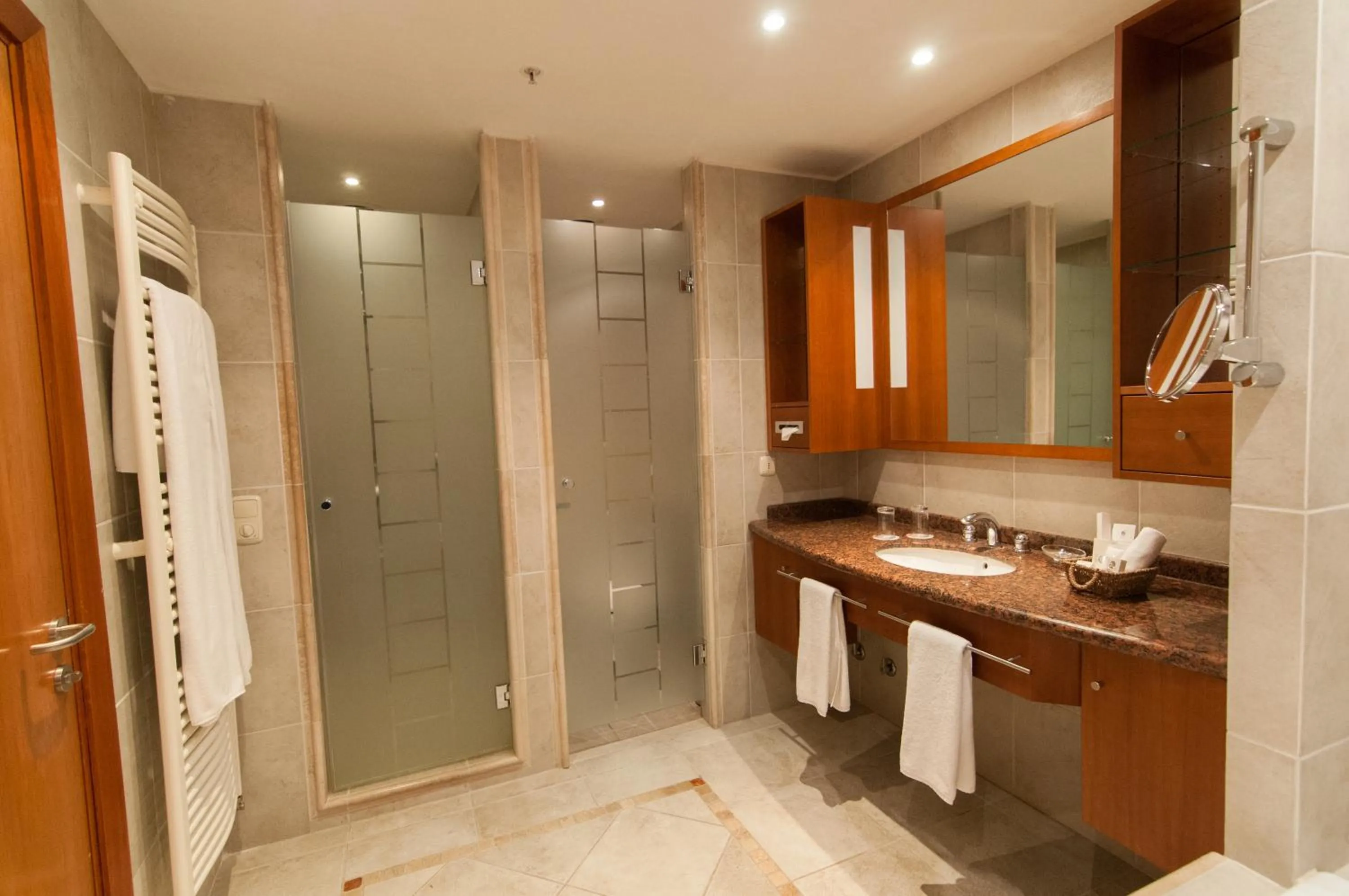 Bathroom in Park Lake Luxury Hotel