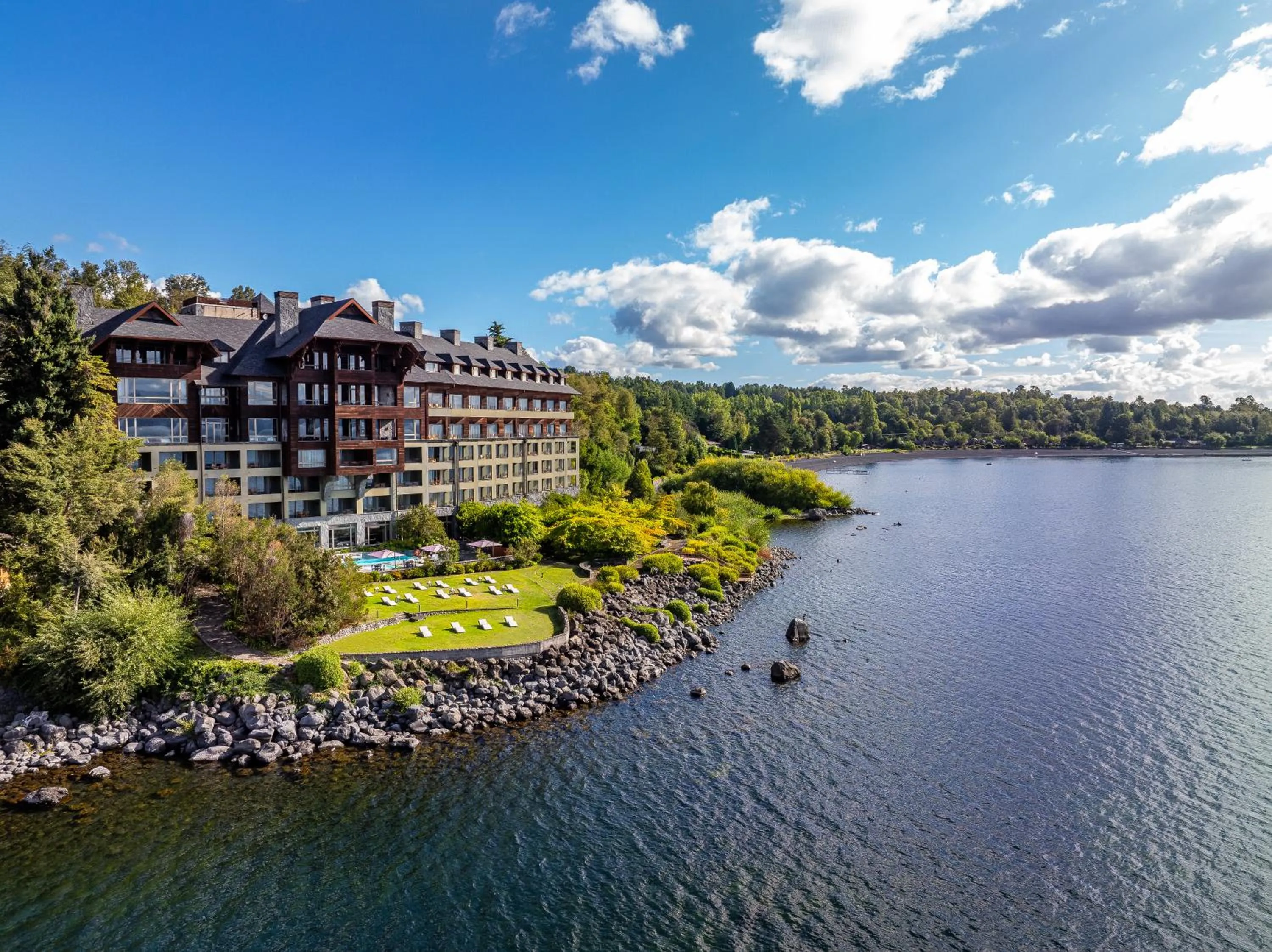 Facade/entrance in Park Lake Luxury Hotel
