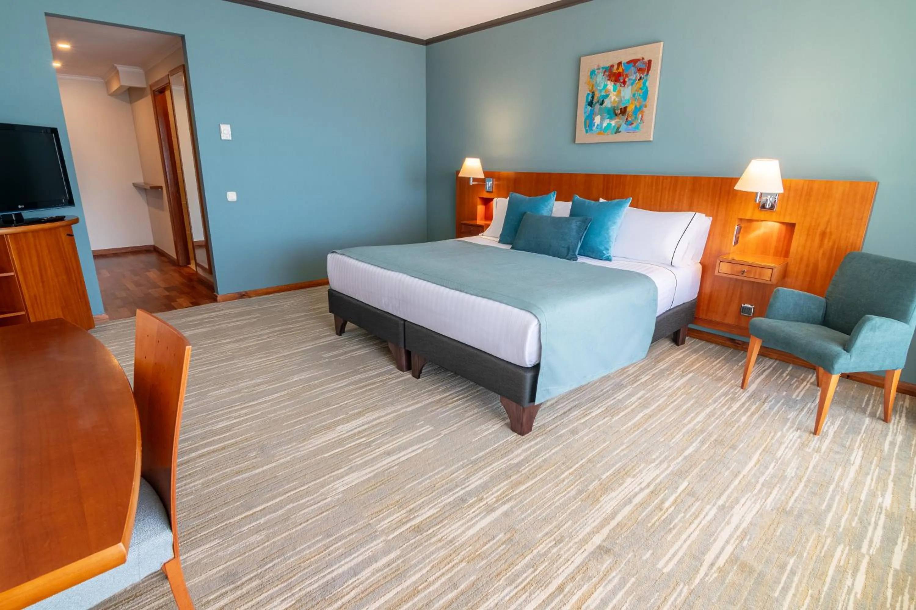 Bed in Park Lake Luxury Hotel