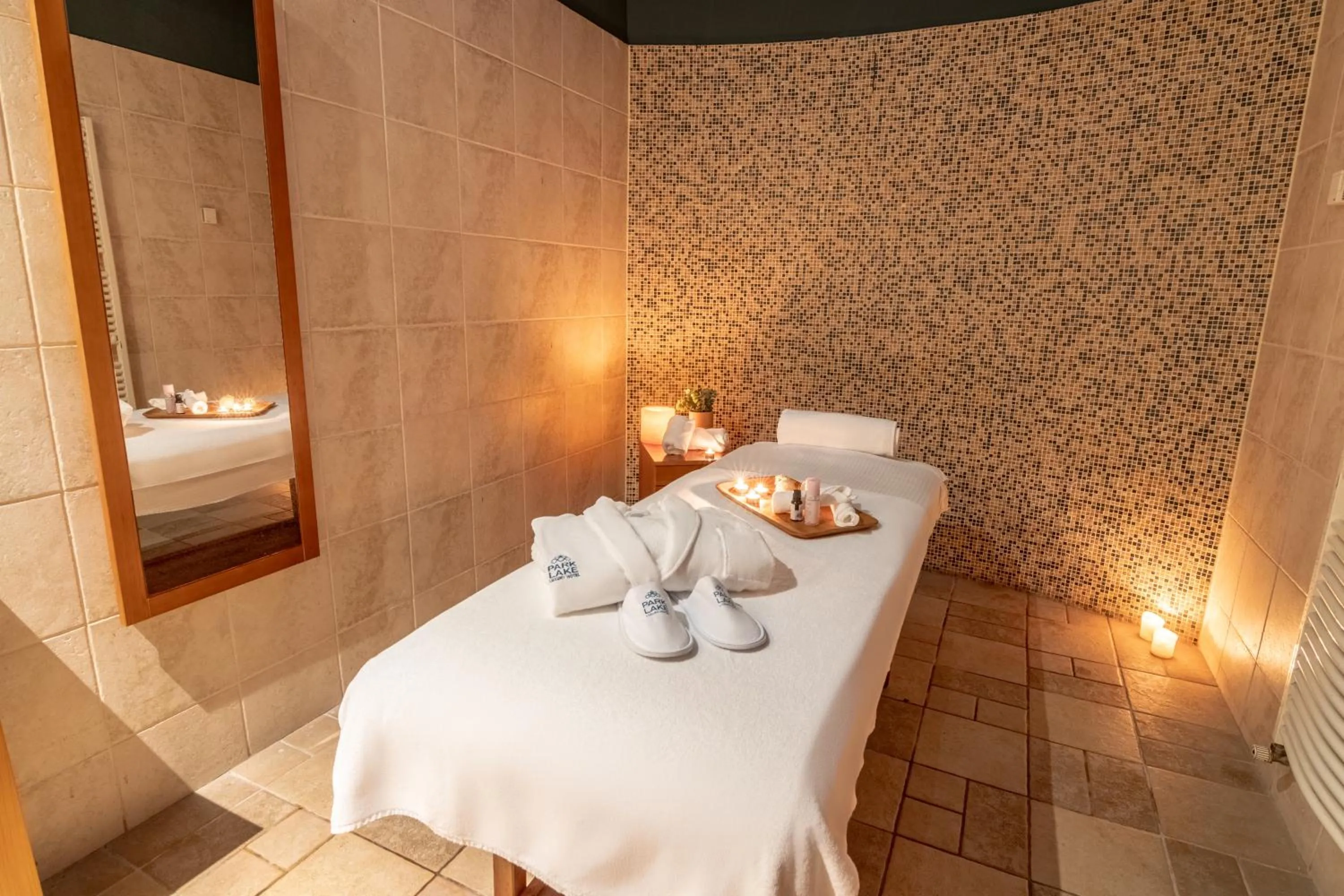 Massage, Bed in Park Lake Luxury Hotel