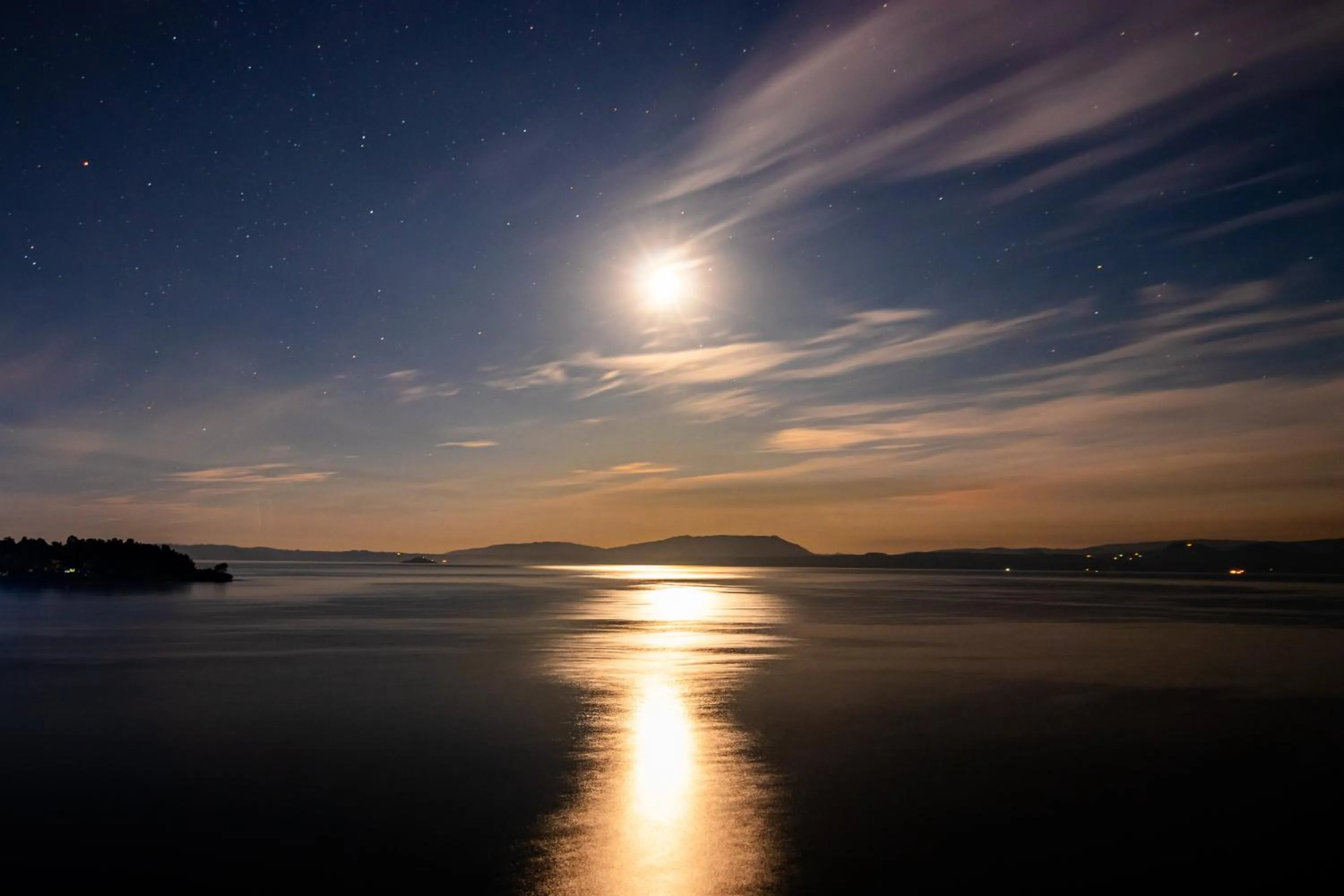 Natural landscape in Park Lake Luxury Hotel