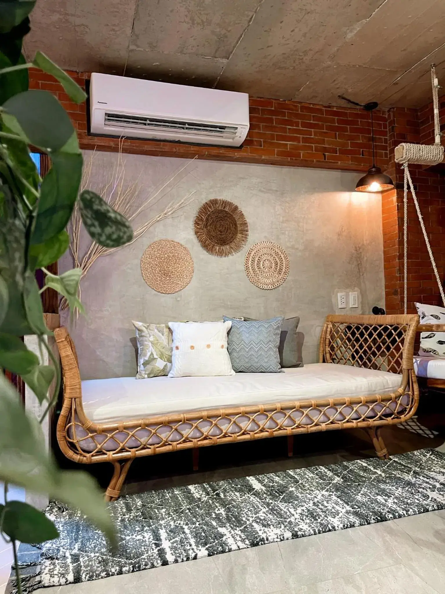Living room in Blue Tulip - 4mins from Mactan Airport Living room in Blue Tulip - 4mins from Mactan Airport